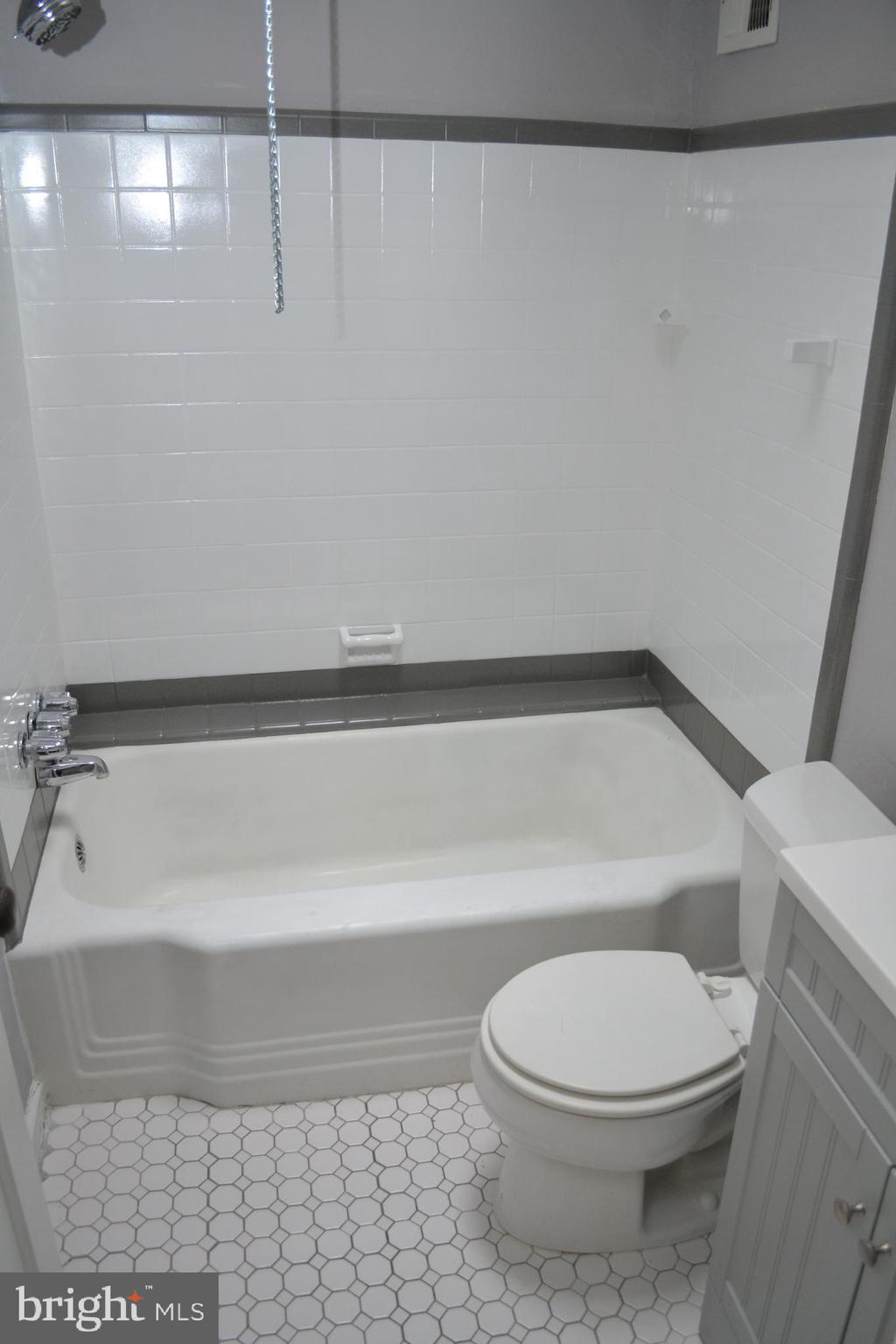 PORT RICHMOND - Residential Lease