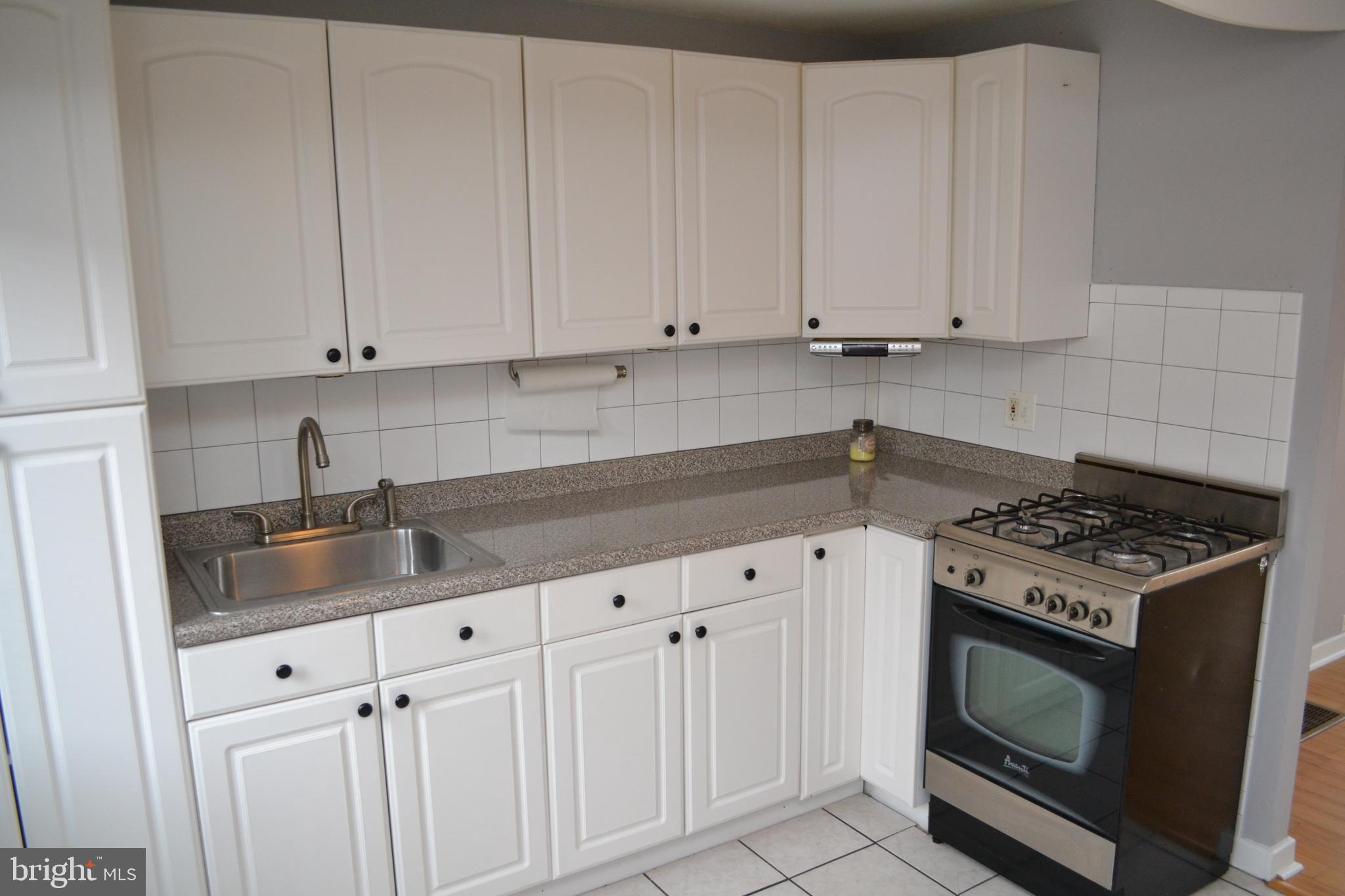 PORT RICHMOND - Residential Lease