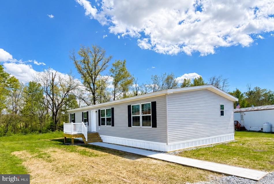 Brand New Double Wide Home in Ridge Community Park – Just Outside Historic Gettysburg!
Enjoy easy living in this beautiful brand-new 3 bedroom, 2 full bath double wide mobile home conveniently located in Ridge Community Park with quick access to Route 15 for an easy commute.
This spacious home features a gourmet kitchen complete with center island, walk-in pantry, and kitchen appliances included. The owner’s suite offers a private full bath and walk in closet, while the thoughtfully designed floor plan includes a separate laundry room with laundry sink for added convenience.
Relax outdoors on the front and rear decks and enjoy year-round comfort with an energy-efficient electric heat pump and central air conditioning.
Wonderful opportunity to own a brand-new home in a convenient location near all the shopping, dining, and historic charm Gettysburg has to offer!

Application Link:
https://screen.boompay.app/auth/sign-in?token=2hLLTyMPyI5ehGdglW8x&unit_id=415197