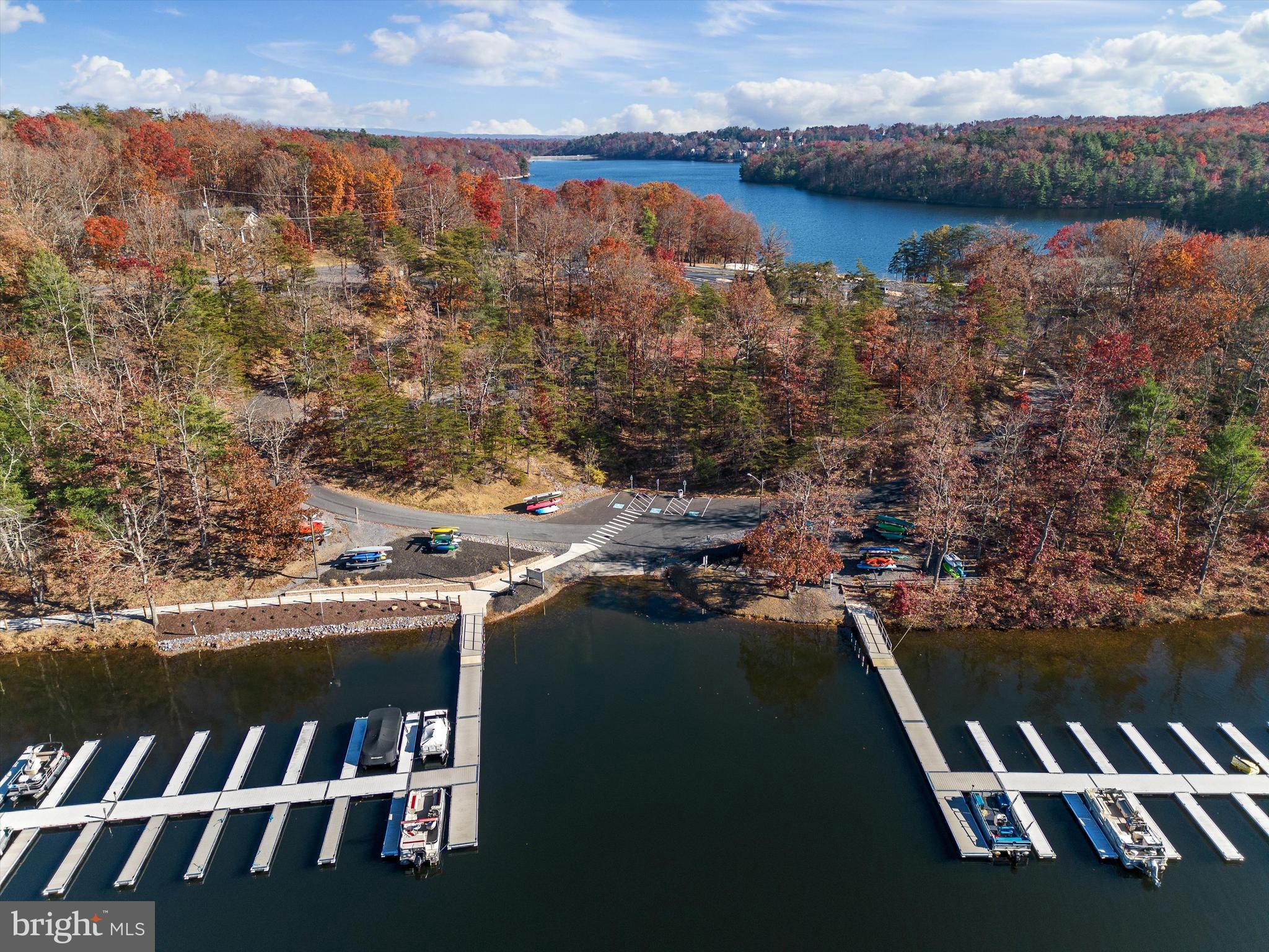 LAKE HOLIDAY ESTATES - Land