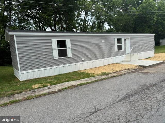 This is  NEW Home 14 x 66.(3 bedrooms &2  full  baths includes the New refrigerator