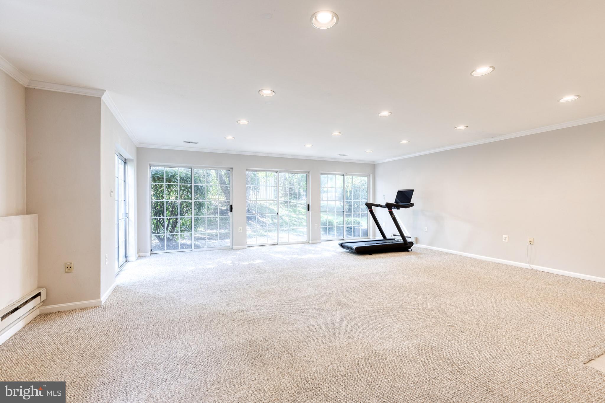 GOLDSBOROUGH MANOR - Residential