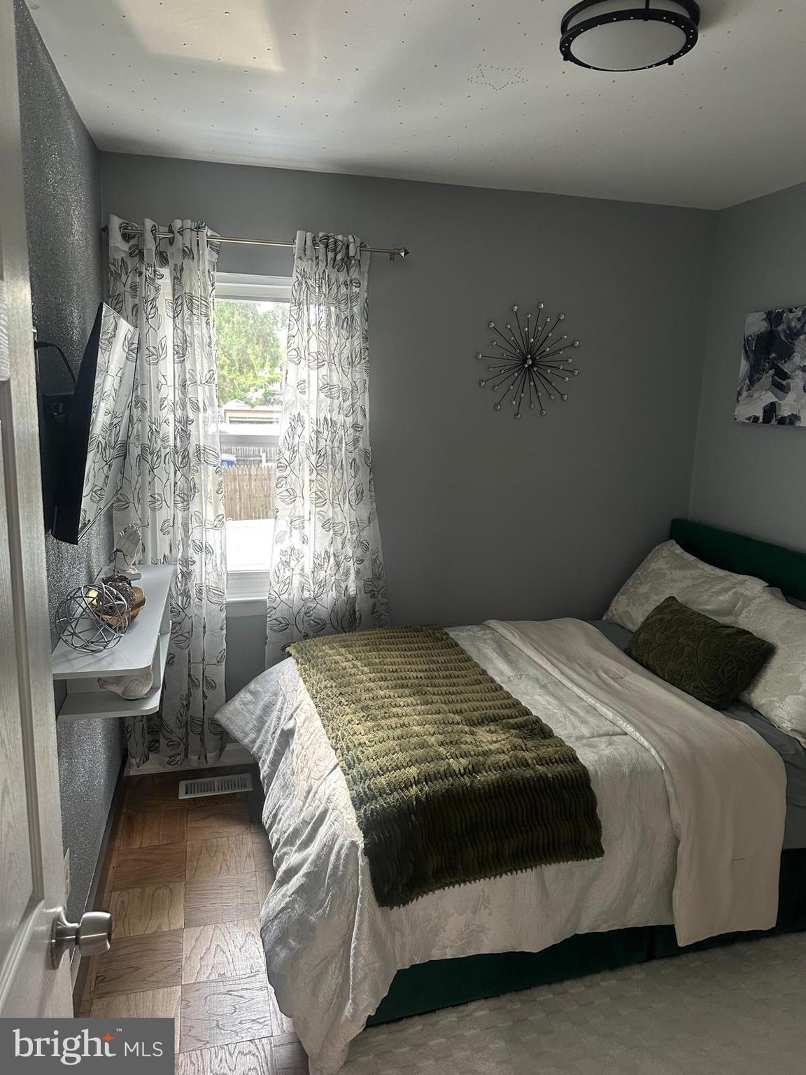 CRESTWOOD HAMLET - Residential