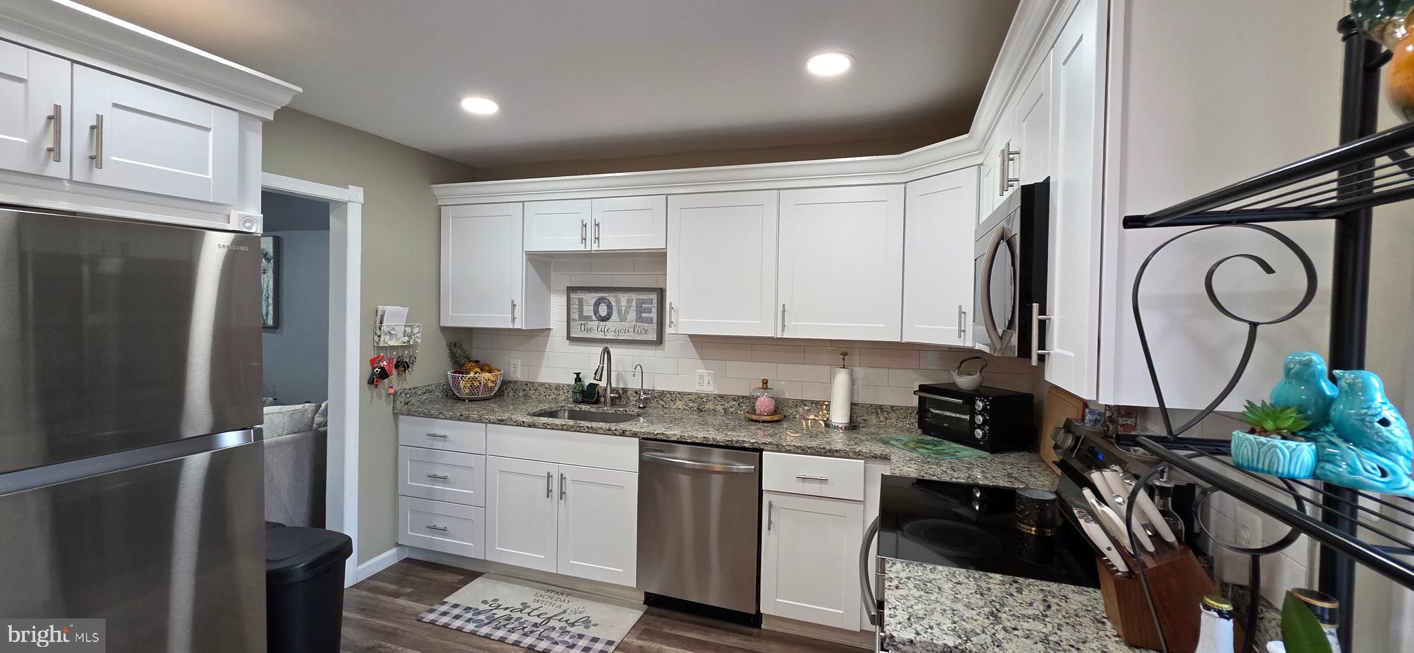 CRESTWOOD HAMLET - Residential