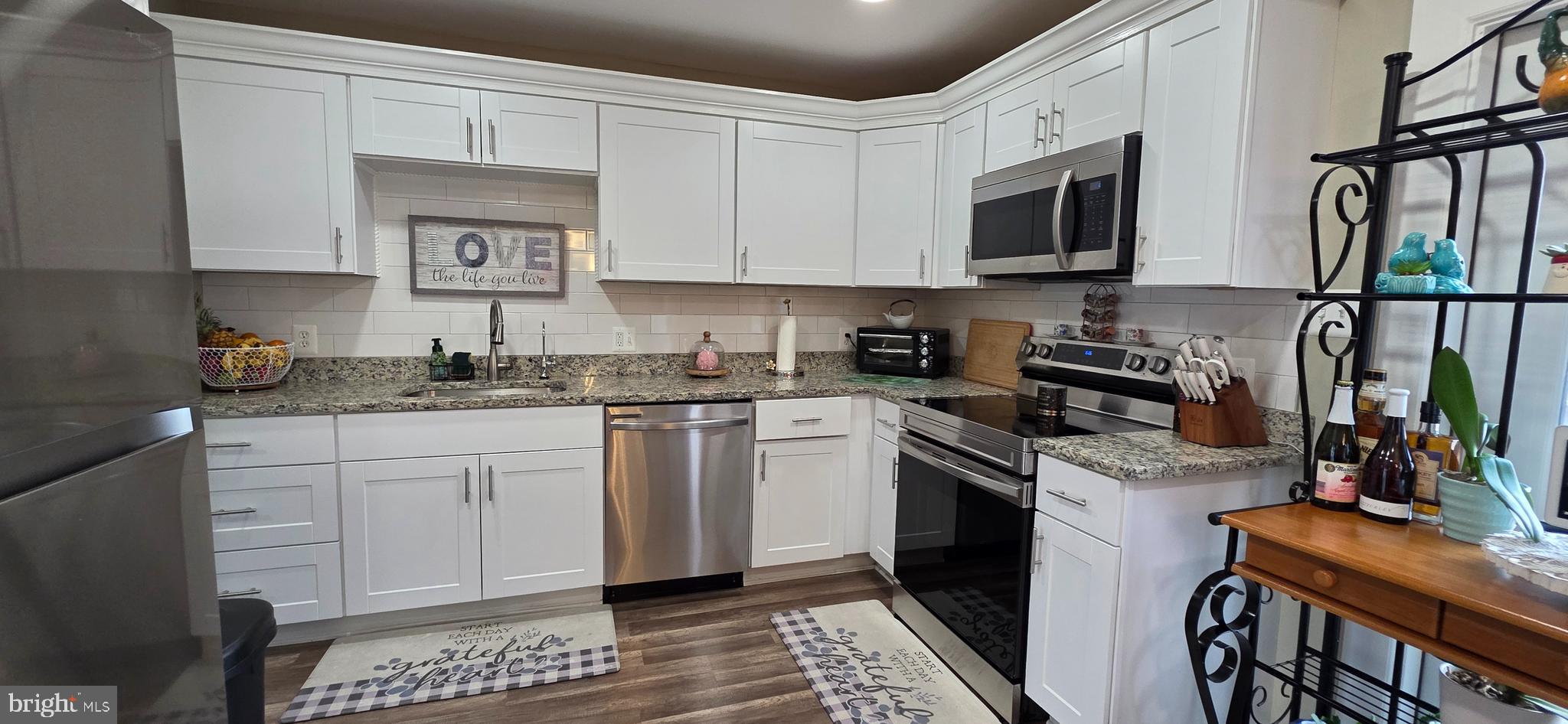 CRESTWOOD HAMLET - Residential