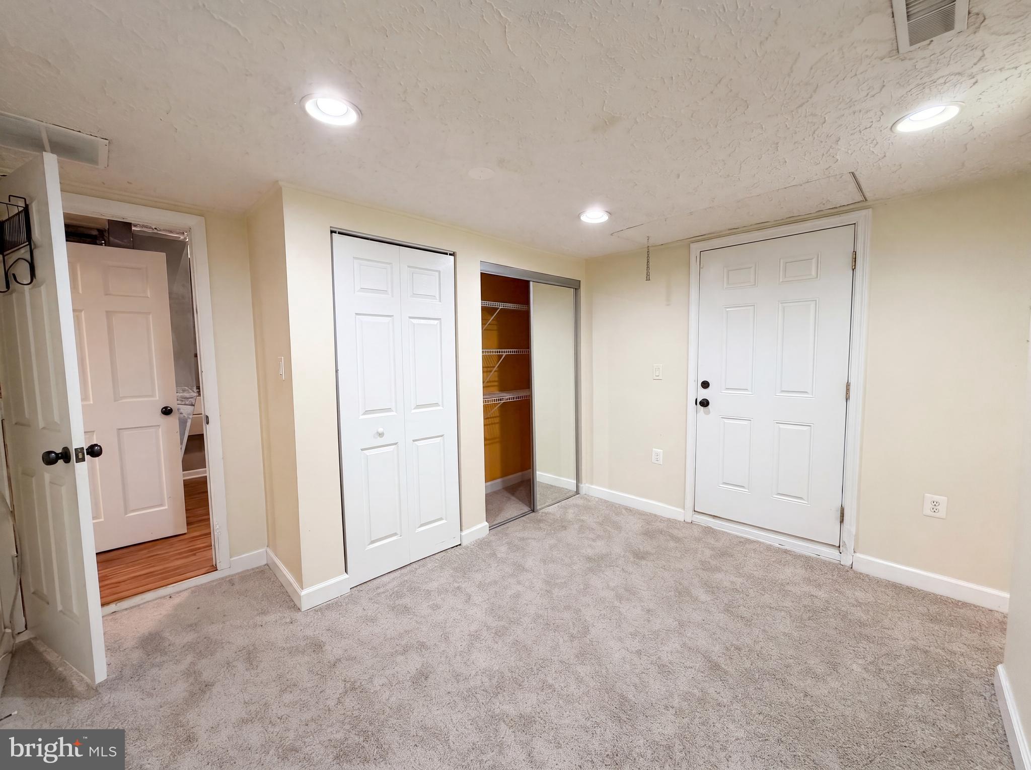 MEADOWBROOK - Residential