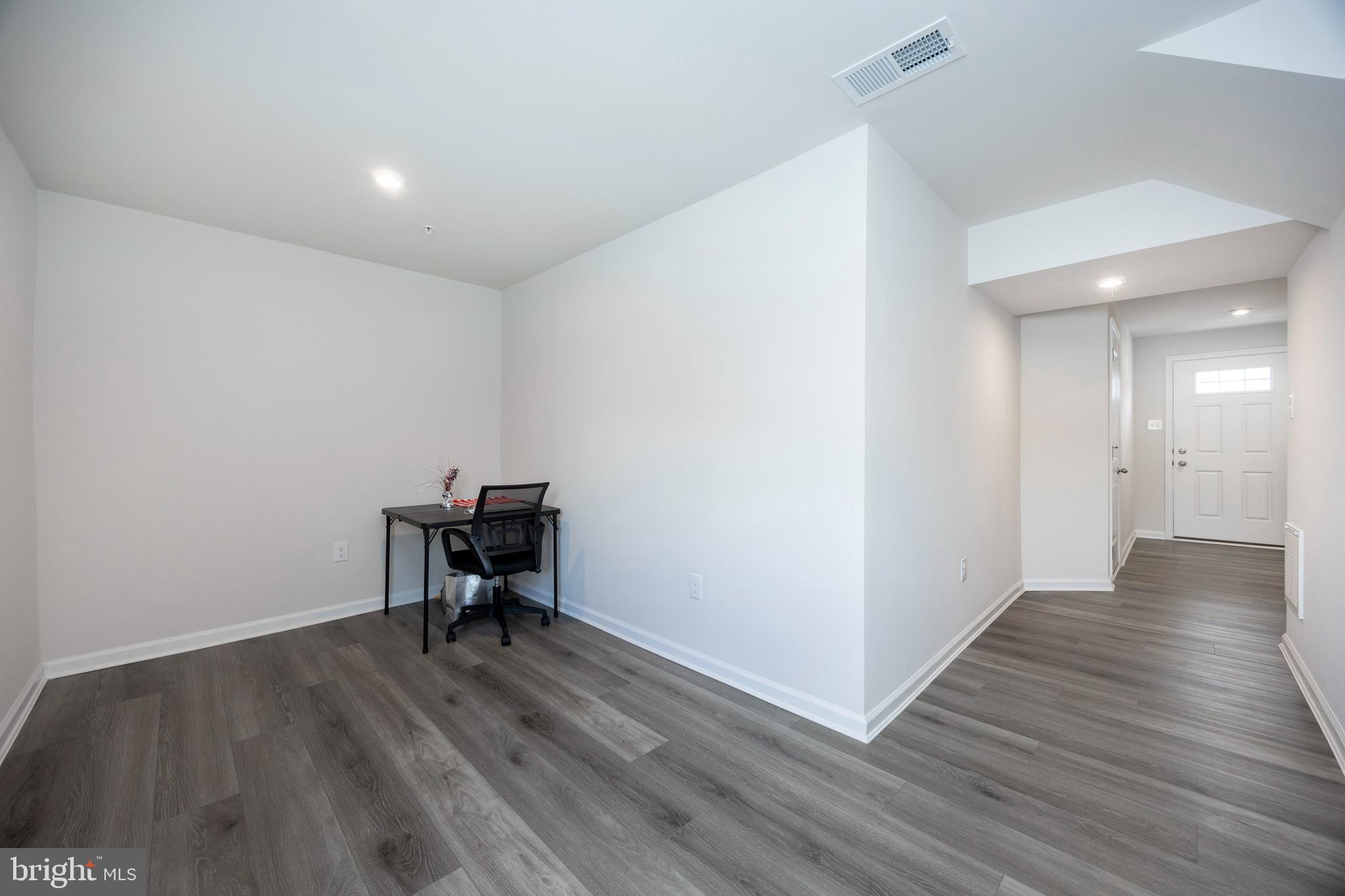 VALLEY SQUARE TOWNS - Residential