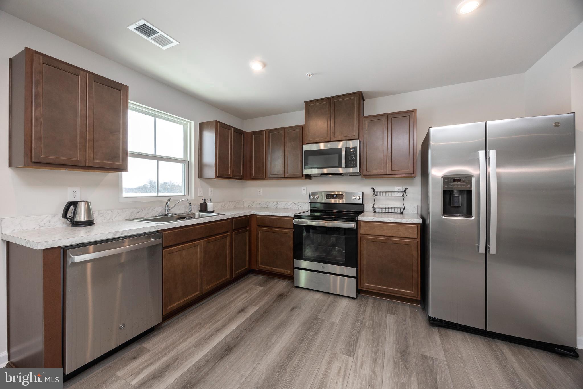 VALLEY SQUARE TOWNS - Residential