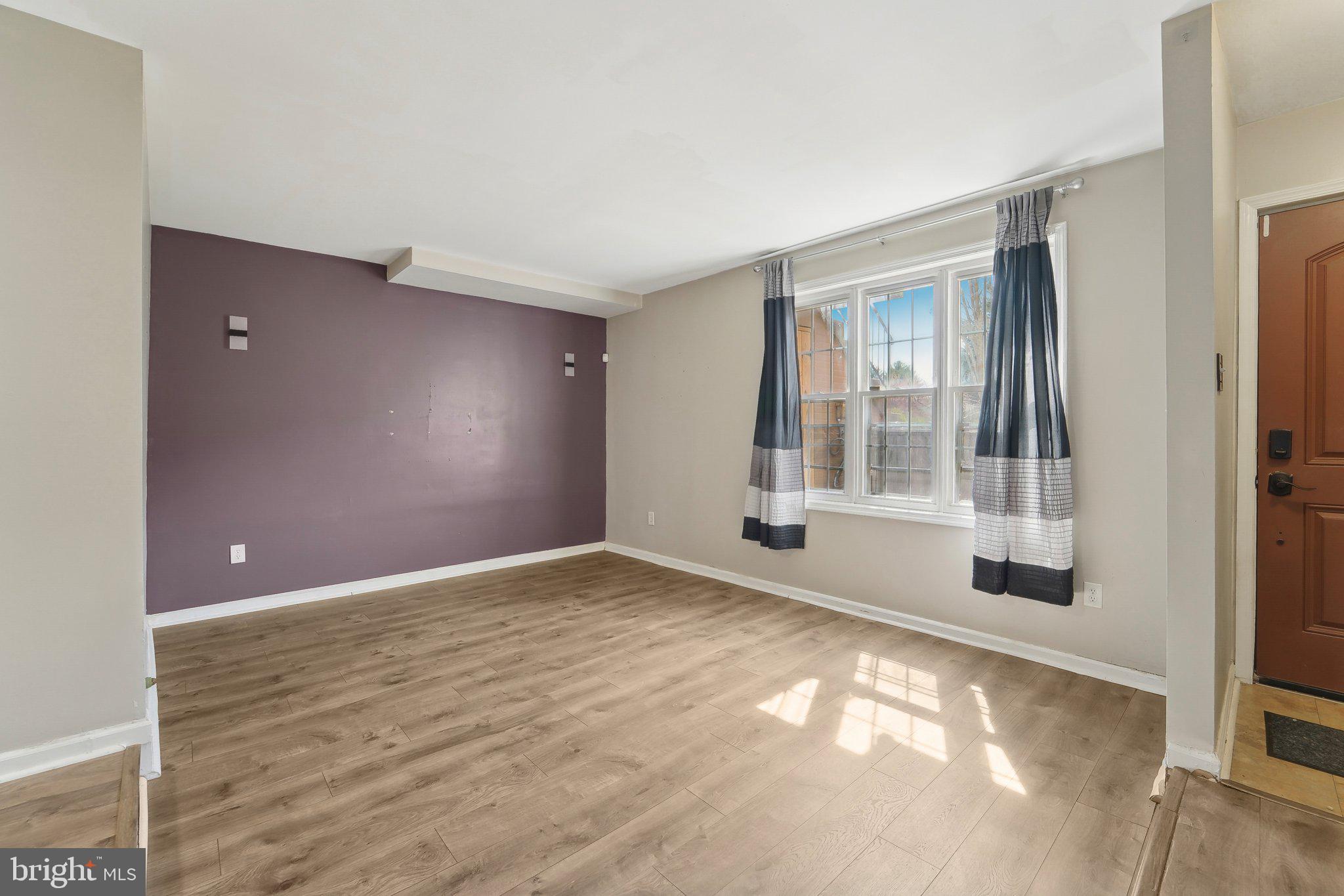 CROFTON MEWS CONDO - Residential