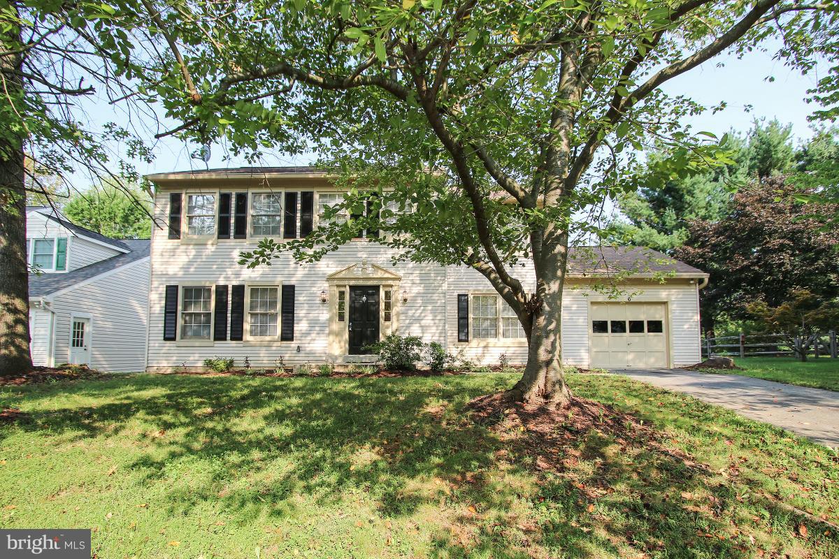 GORGEOUS RENOVATION! Kitchen features Upgraded Cabinets, Granite, Stainless Appliances, Mosaic Backsplash & Modern Tile. Upper Level with Spacious Bedrooms & Upgraded Baths. Finished Lower Level with Rec Room. New Flooring/Paint/Fixtures Throughout. Stone Patio and Huge Fenced Back Yard!
