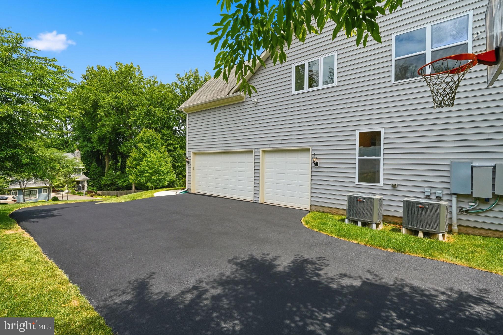 BREEZEWOOD - Residential