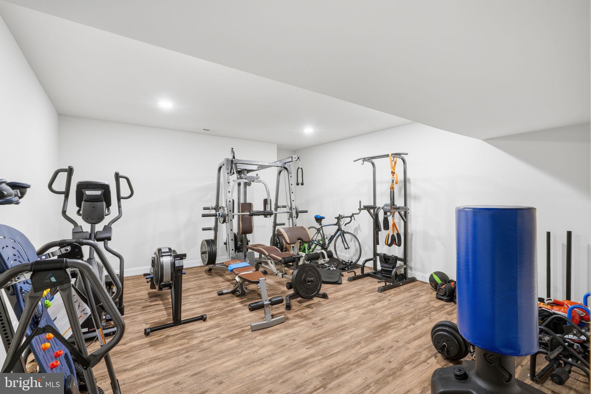 BREEZEWOOD - Residential