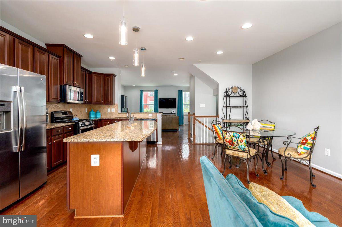 CREEKSIDE VILLAGE - Residential