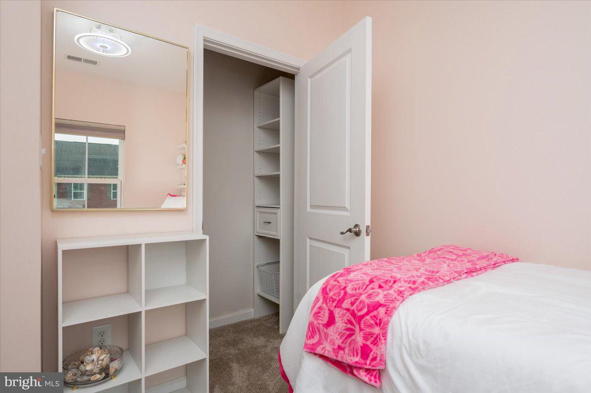 CREEKSIDE VILLAGE - Residential