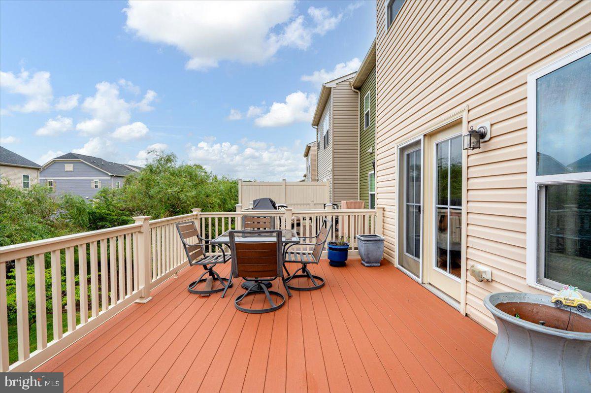 CREEKSIDE VILLAGE - Residential