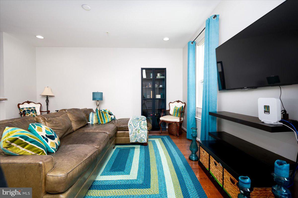 CREEKSIDE VILLAGE - Residential