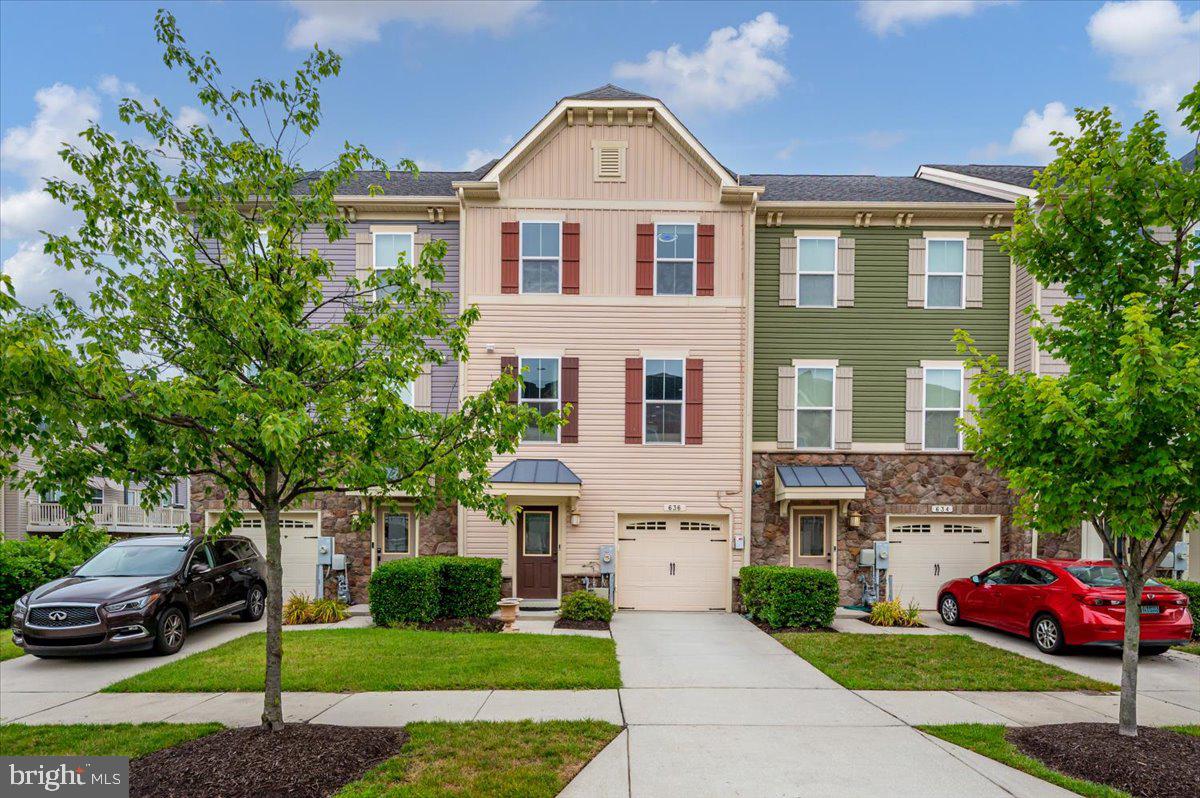 CREEKSIDE VILLAGE - Residential