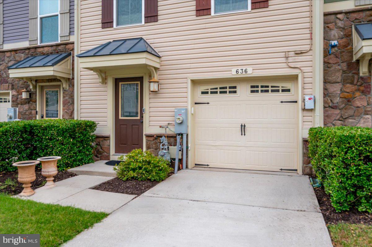 CREEKSIDE VILLAGE - Residential