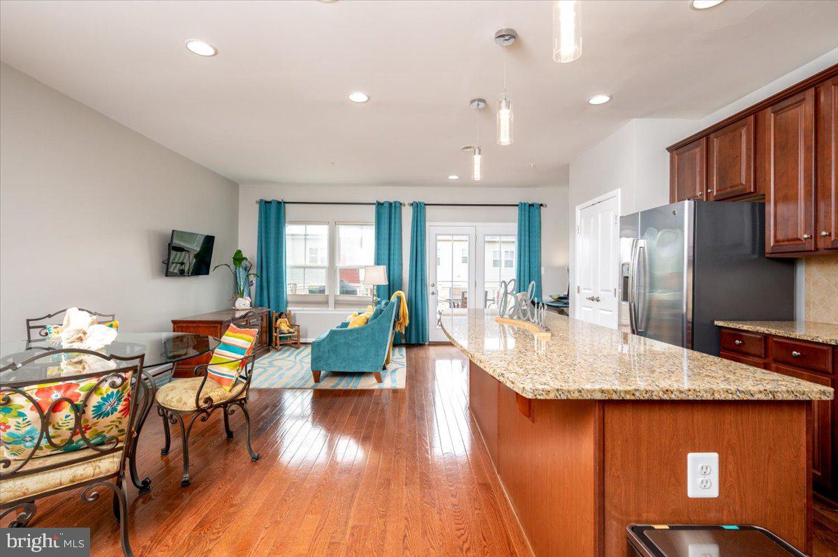 CREEKSIDE VILLAGE - Residential