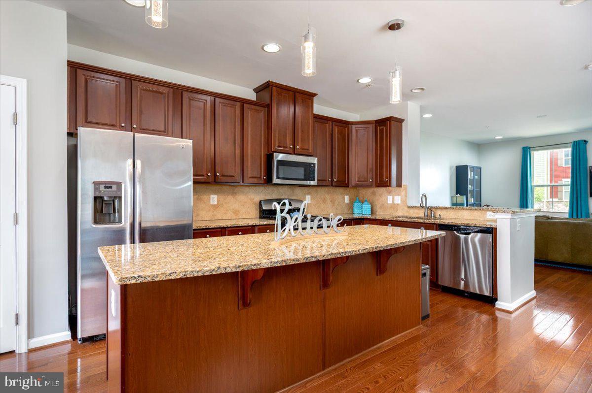 CREEKSIDE VILLAGE - Residential