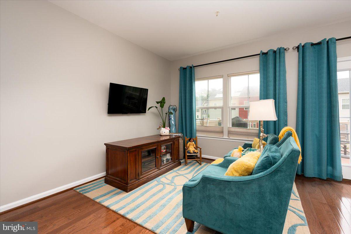 CREEKSIDE VILLAGE - Residential