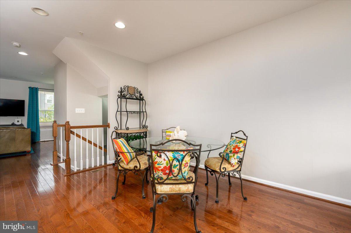CREEKSIDE VILLAGE - Residential