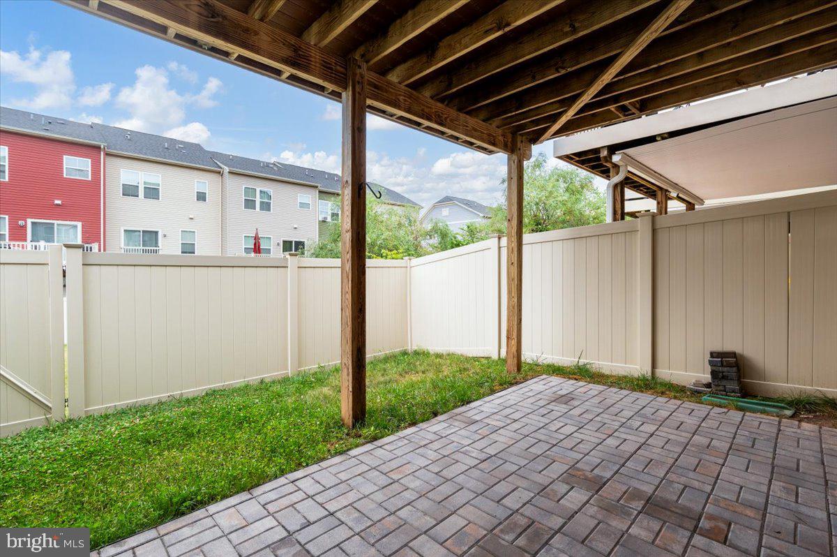 CREEKSIDE VILLAGE - Residential