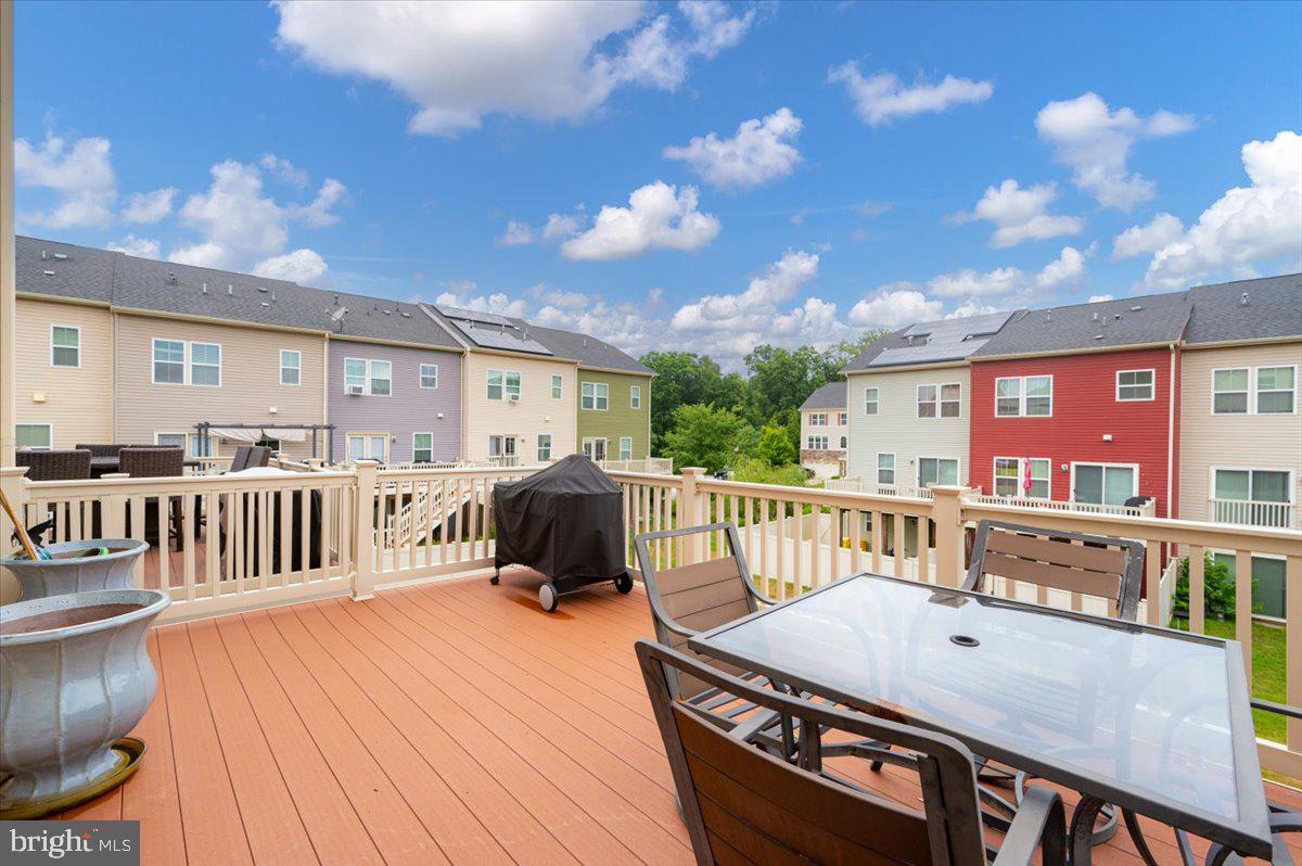 CREEKSIDE VILLAGE - Residential