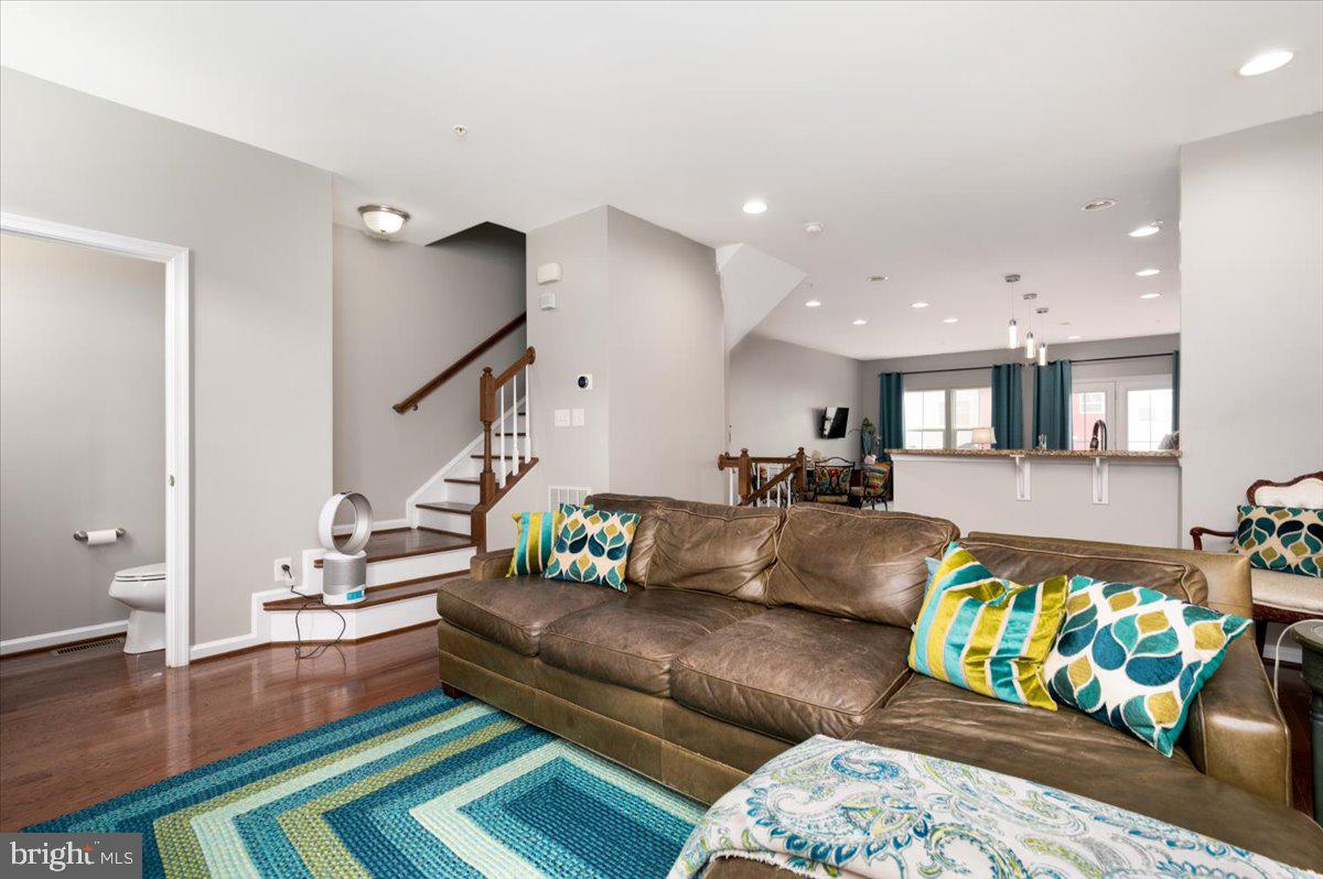 CREEKSIDE VILLAGE - Residential