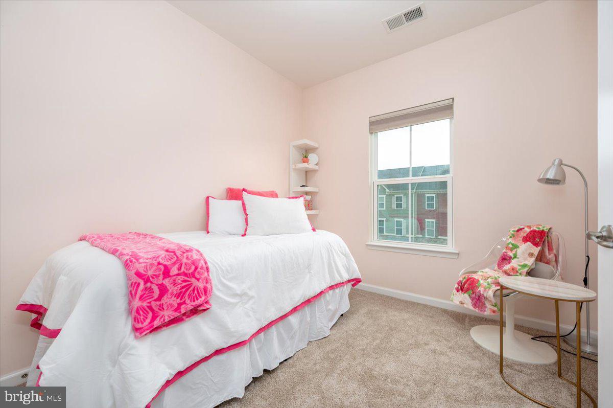 CREEKSIDE VILLAGE - Residential