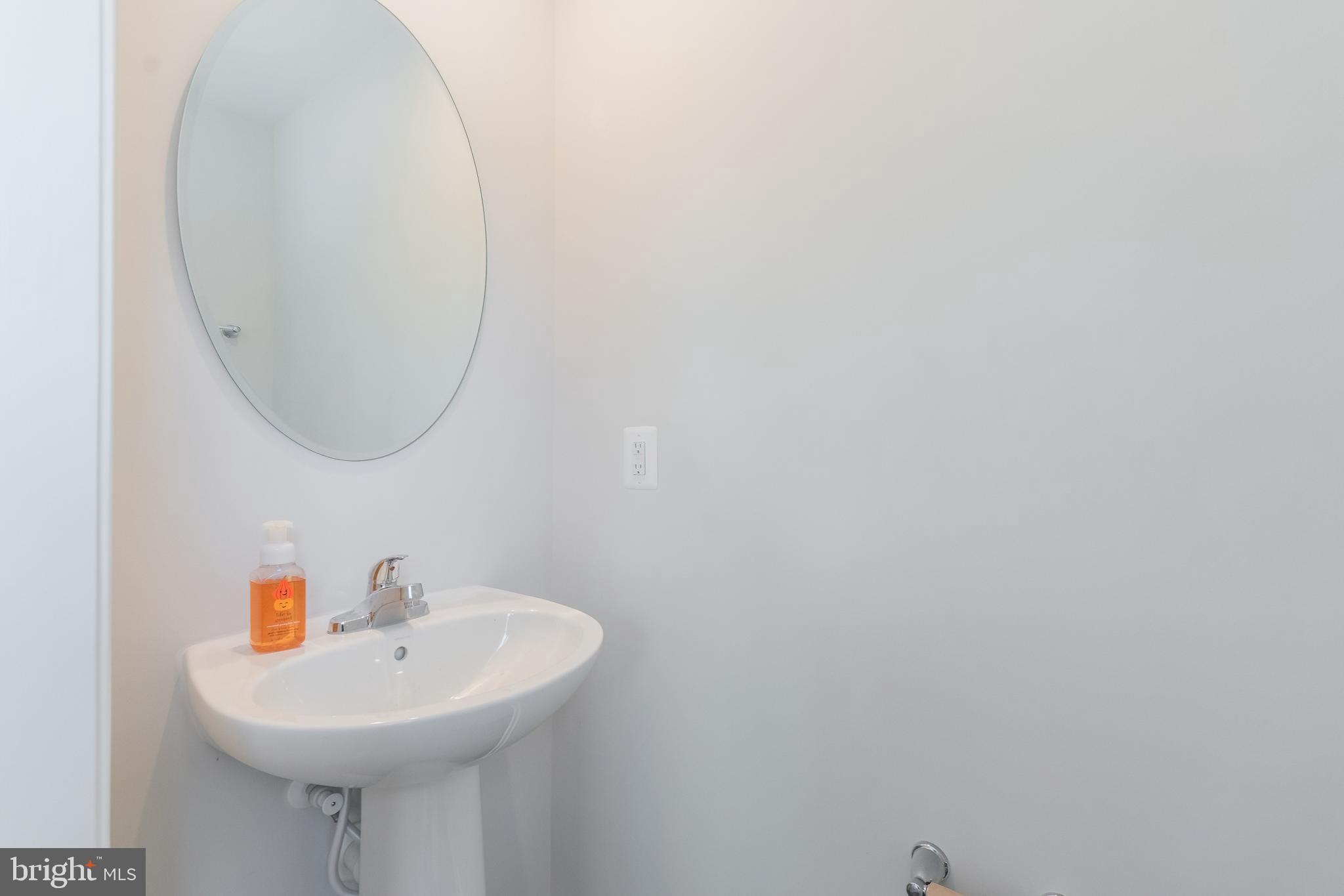 THE LAKES AT MARTINSBURG - Residential Lease