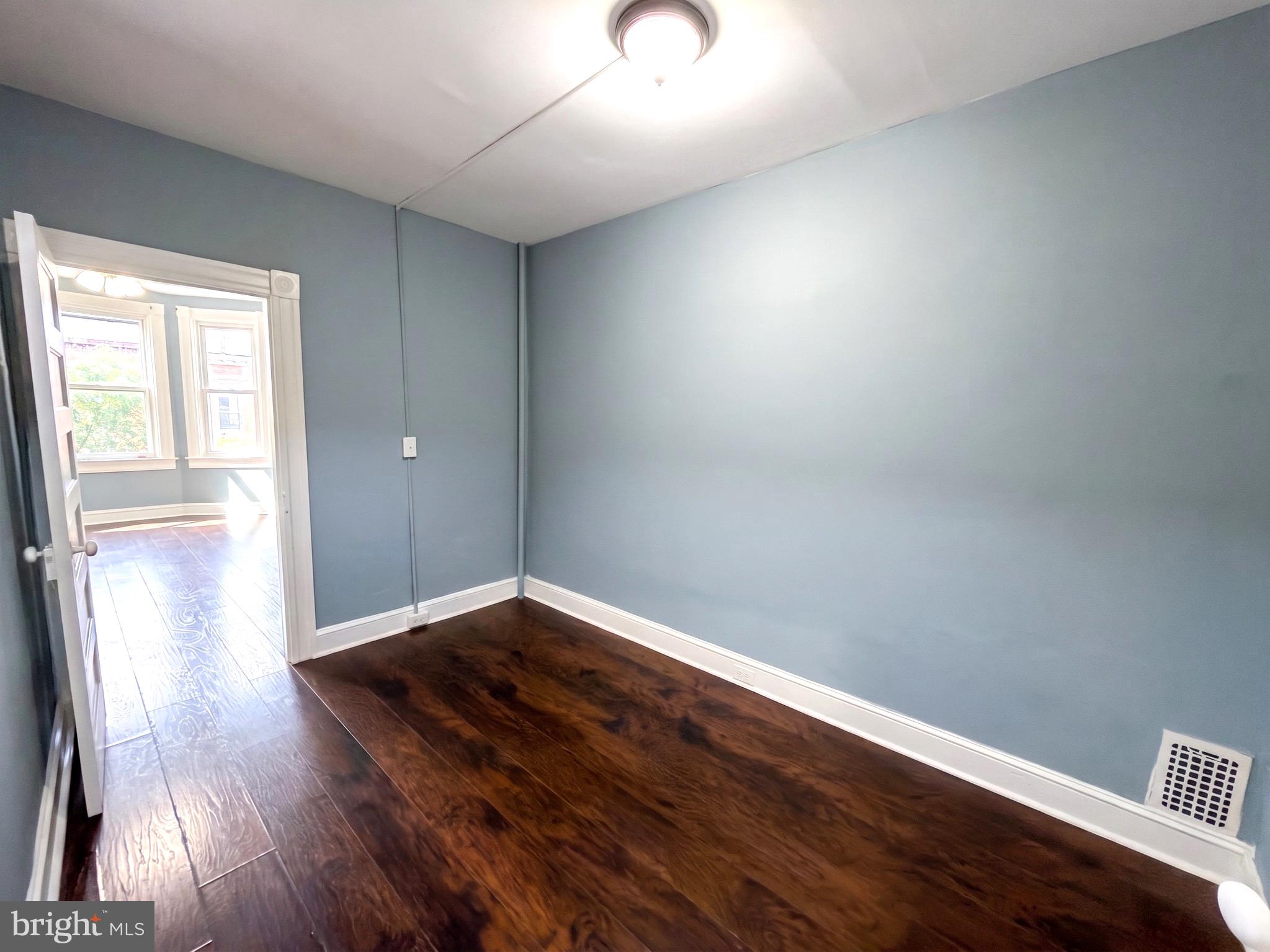 ELLWOOD PARK - Residential