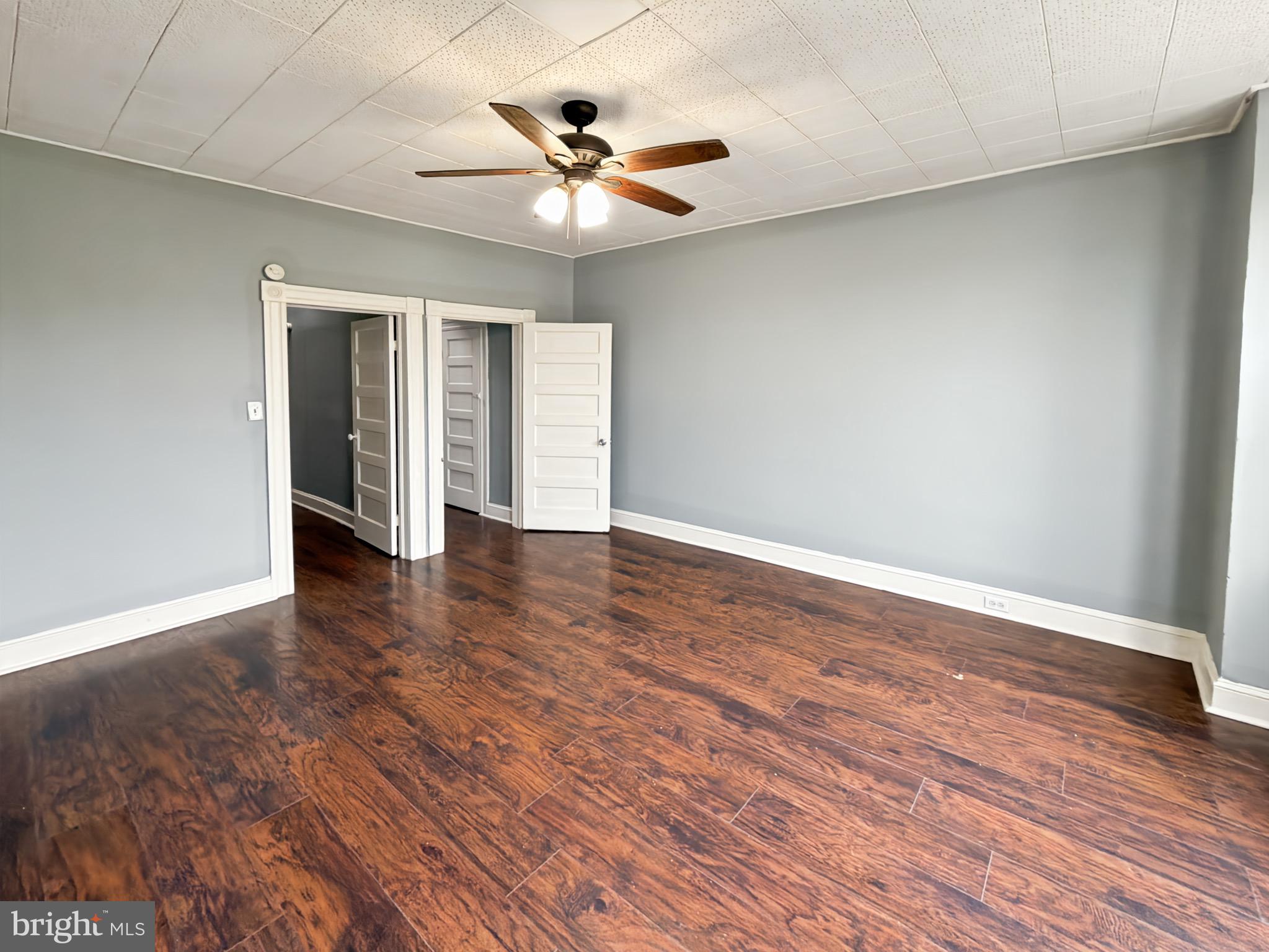 ELLWOOD PARK - Residential