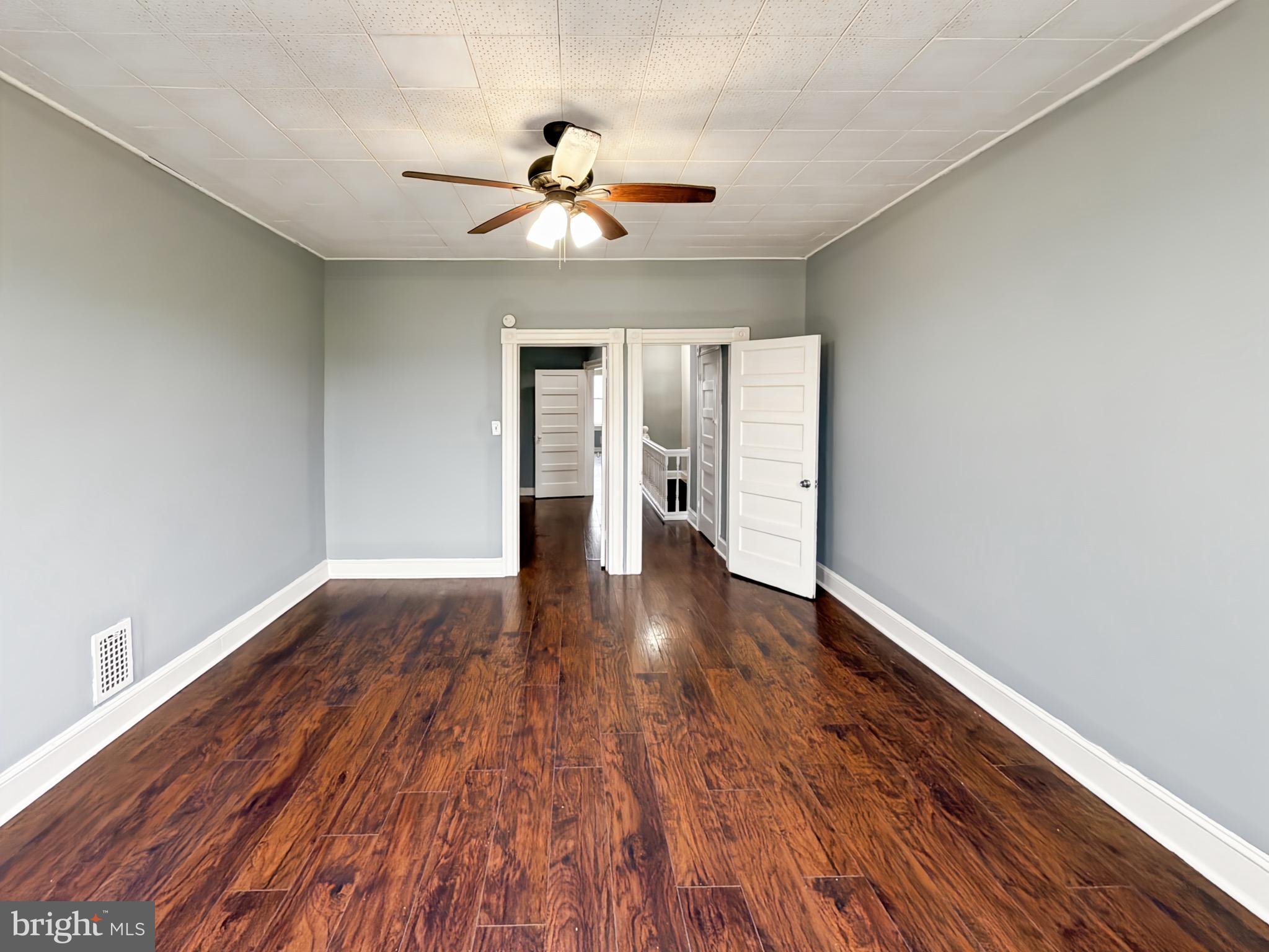 ELLWOOD PARK - Residential