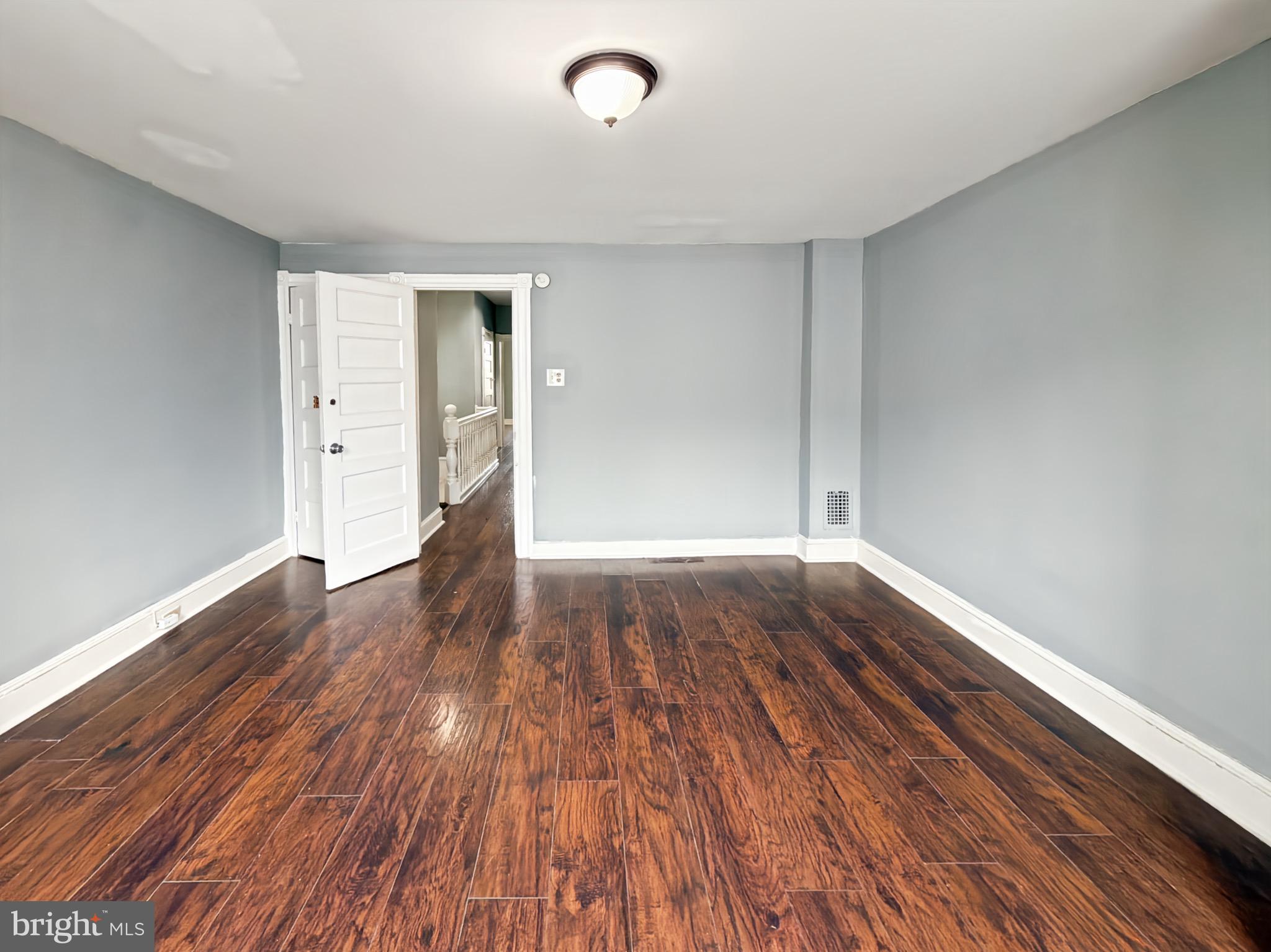 ELLWOOD PARK - Residential