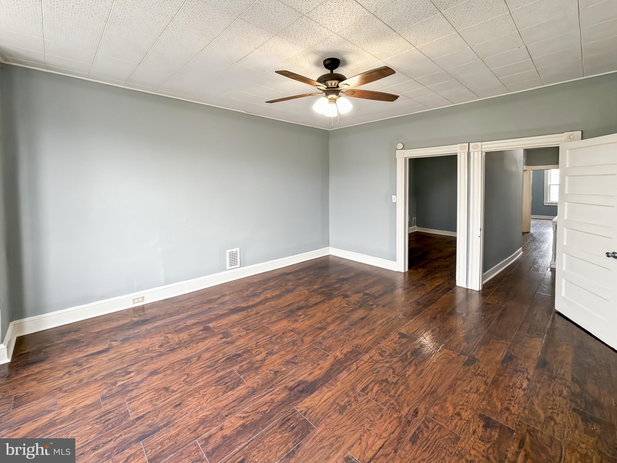 ELLWOOD PARK - Residential