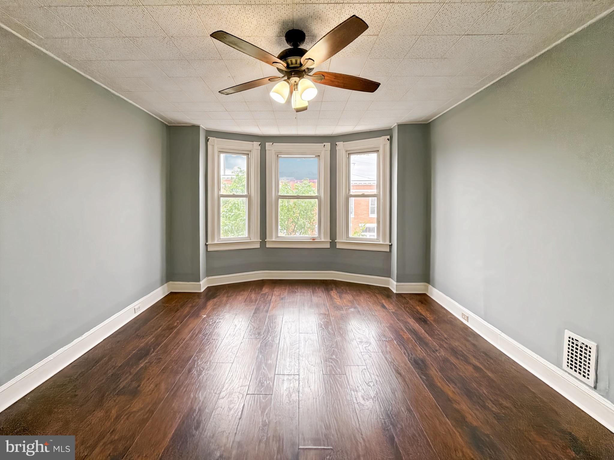 ELLWOOD PARK - Residential