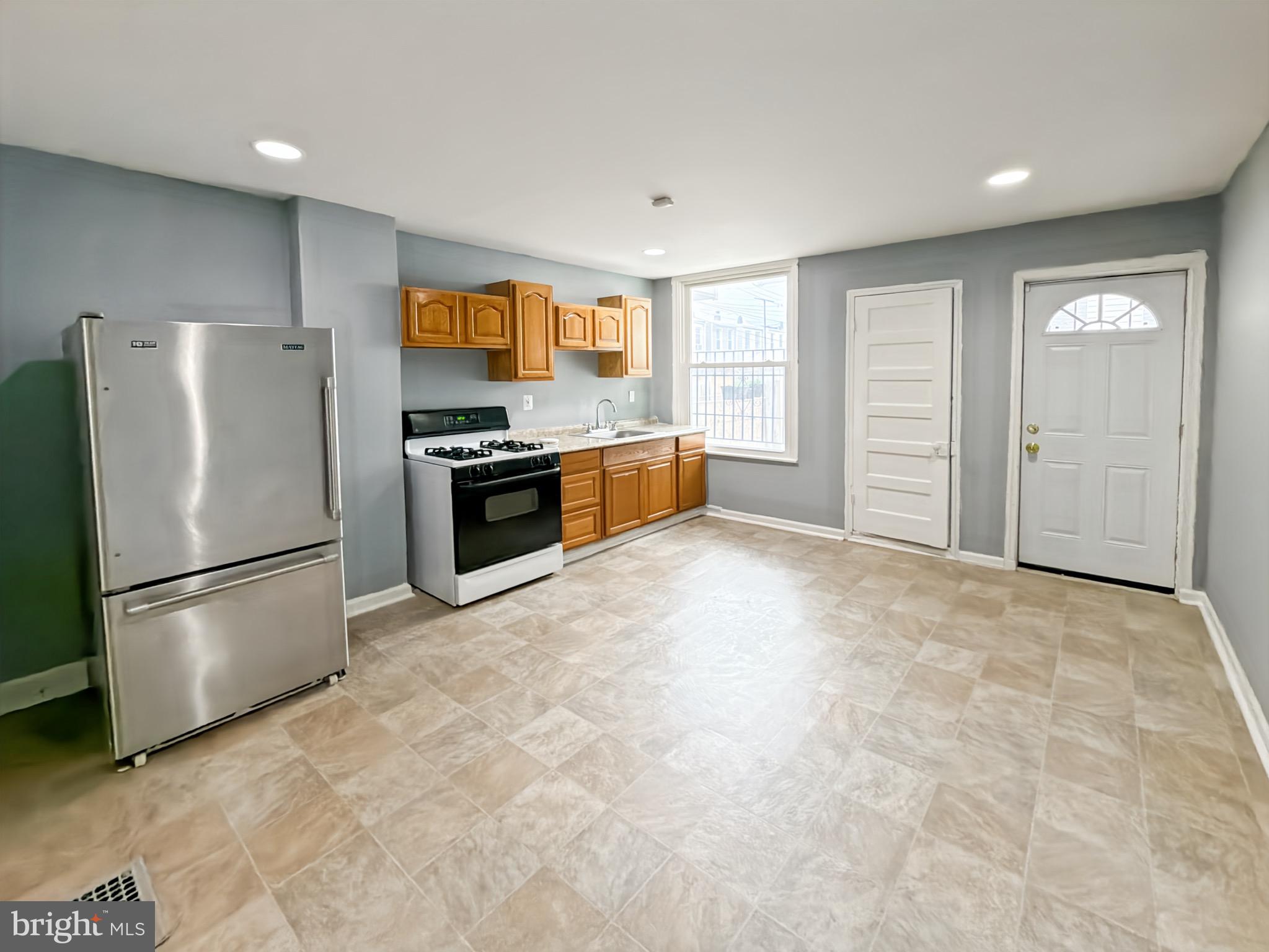 ELLWOOD PARK - Residential