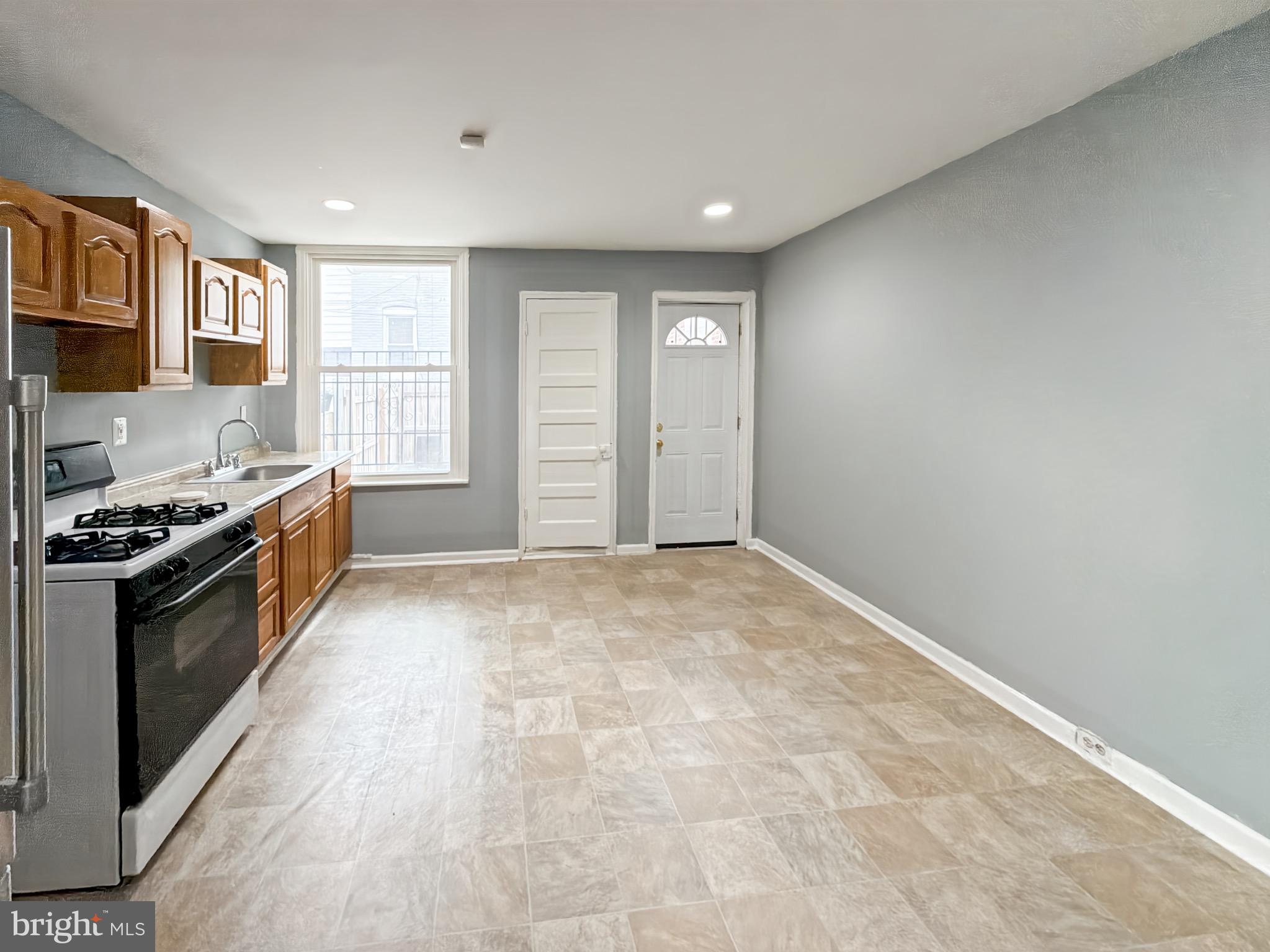ELLWOOD PARK - Residential