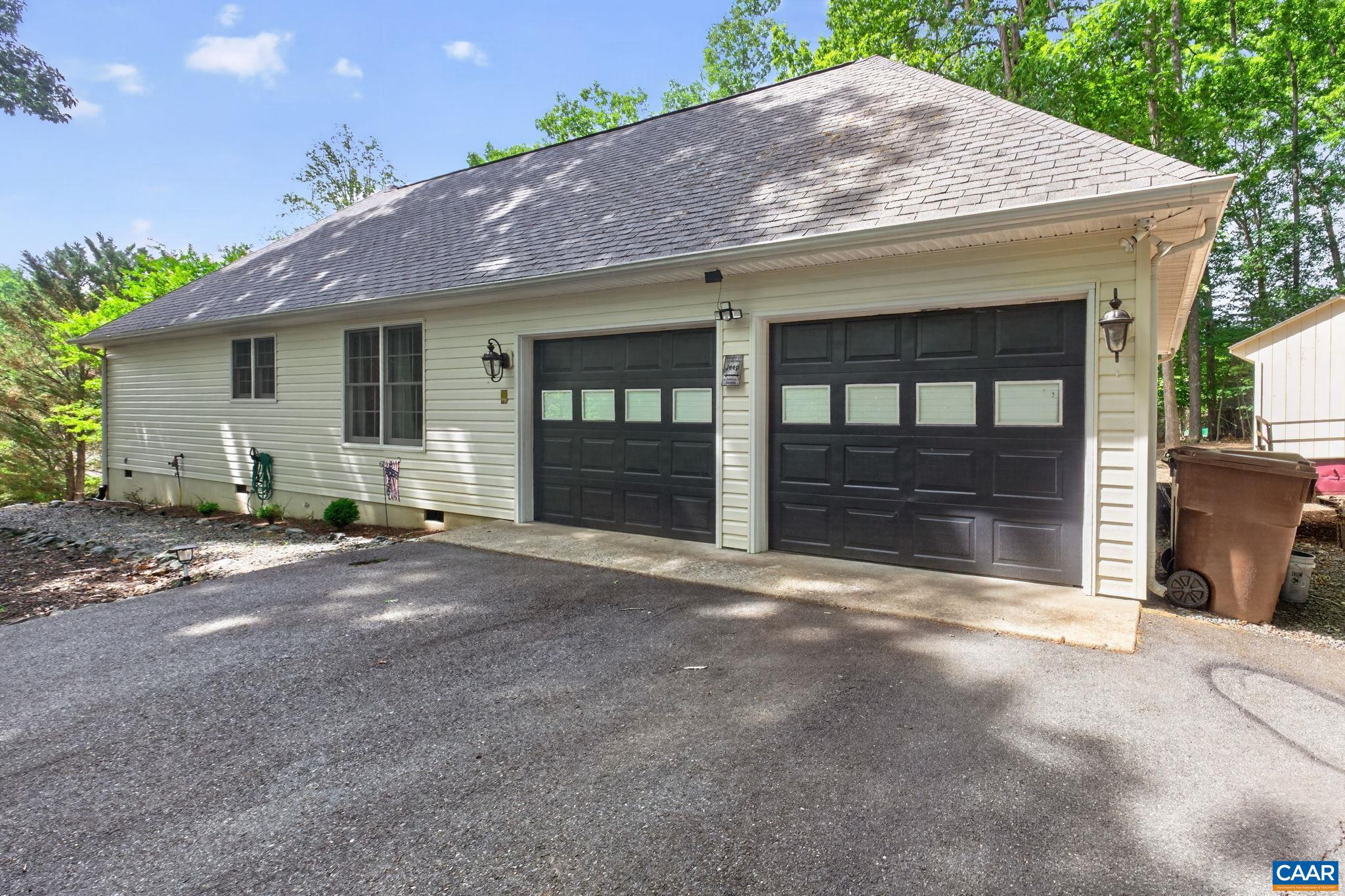 LAKE MONTICELLO - Residential
