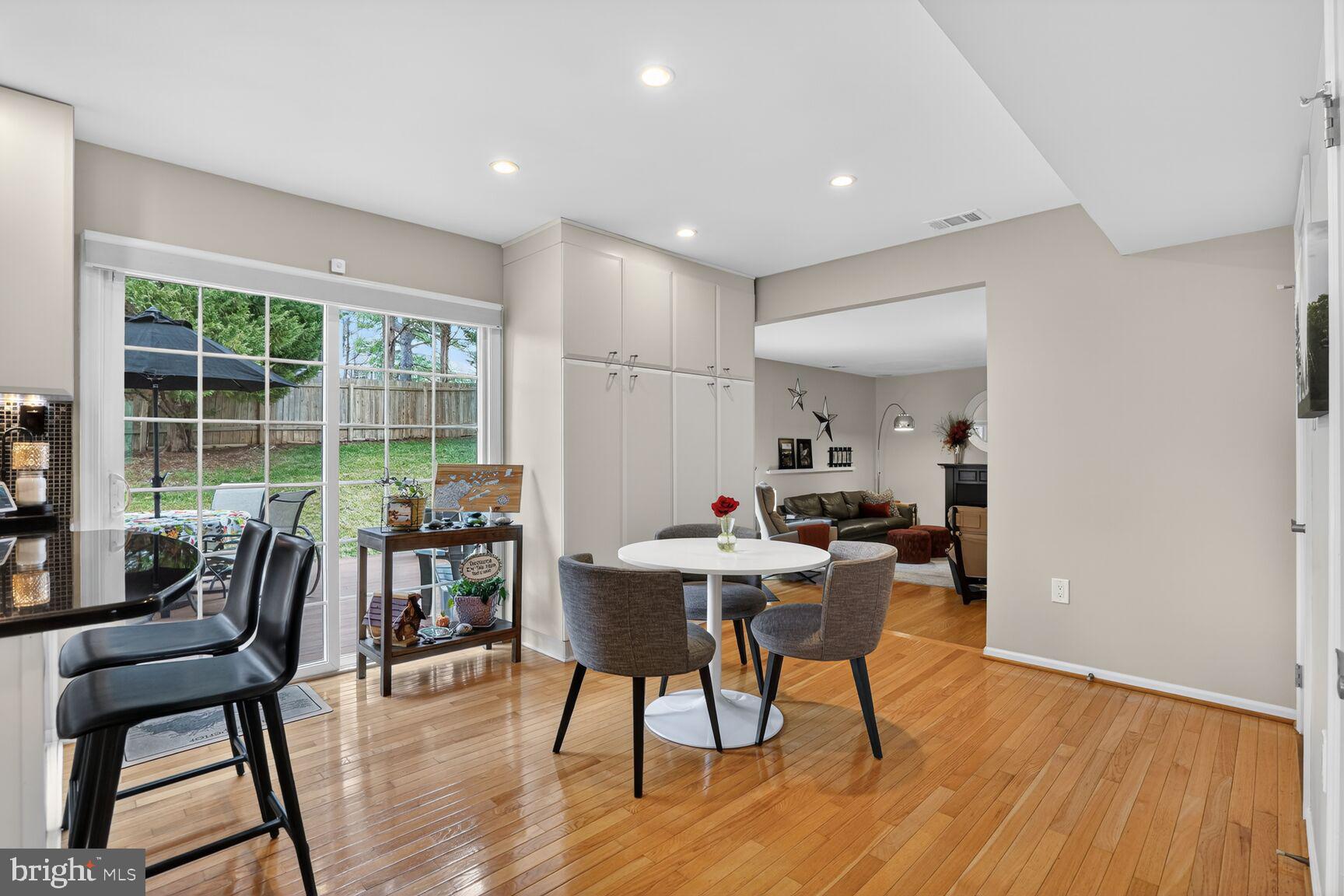 CRESTBROOK - Residential