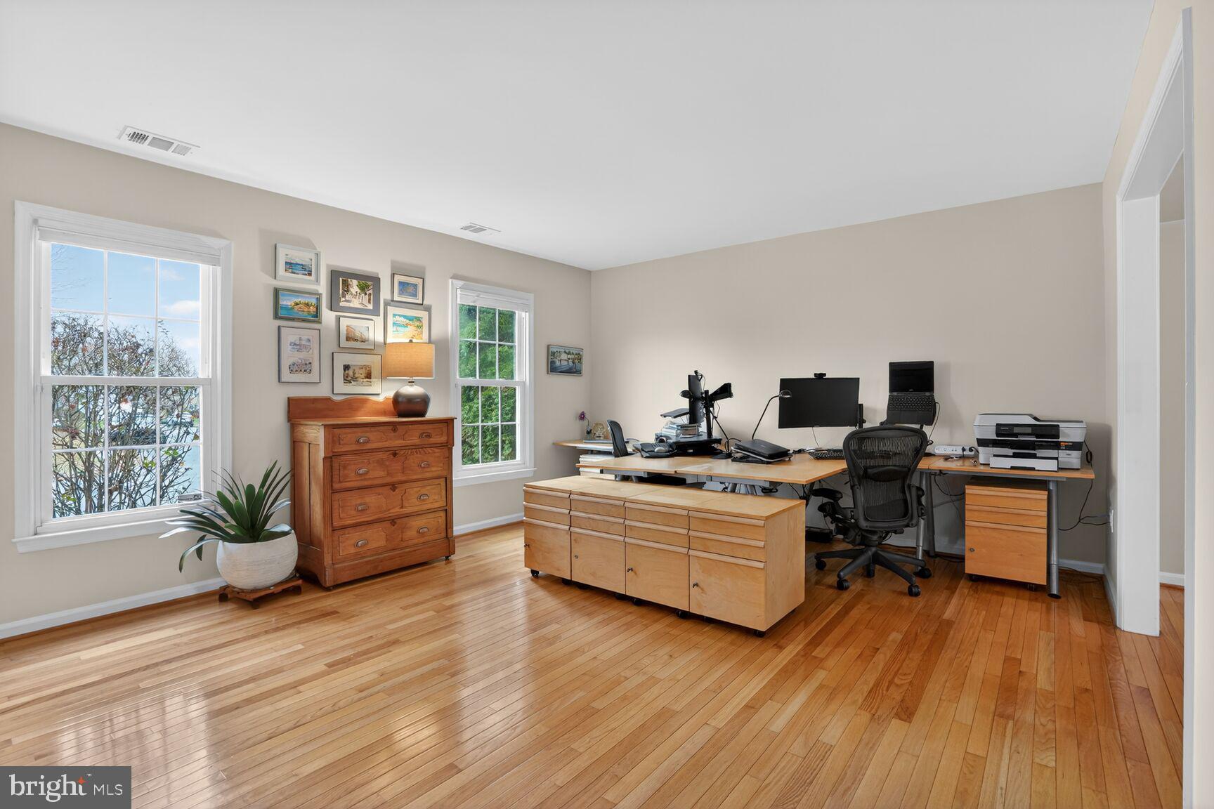 CRESTBROOK - Residential