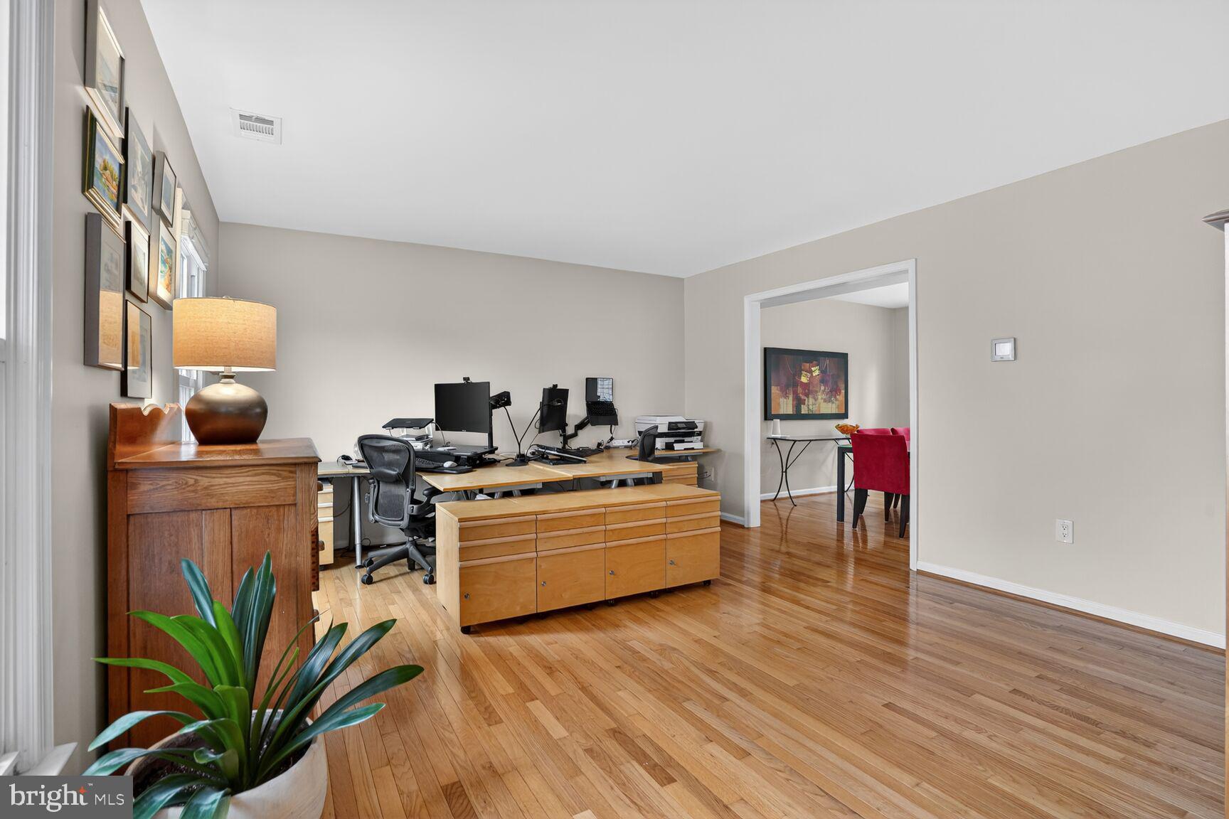 CRESTBROOK - Residential