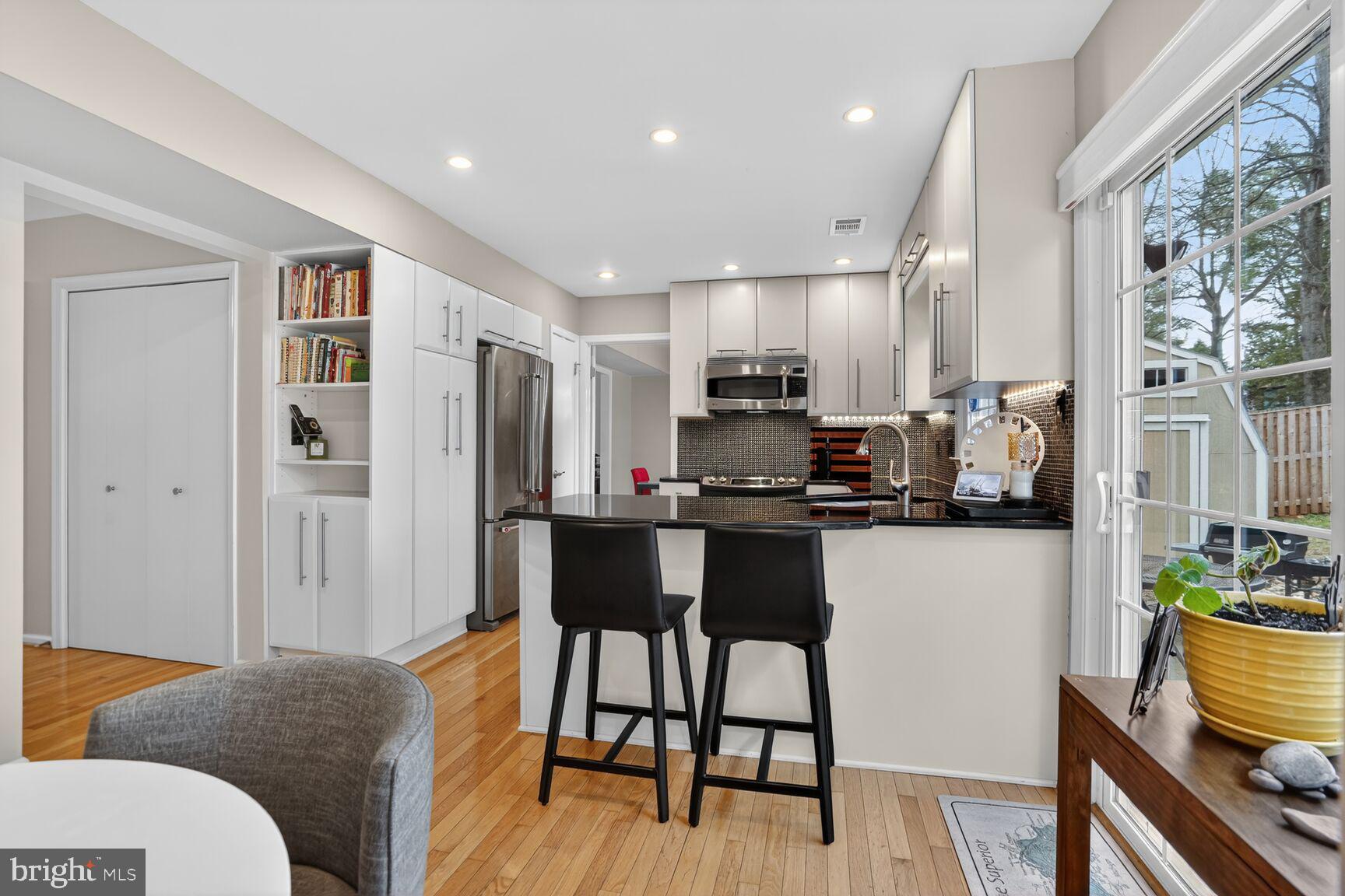 CRESTBROOK - Residential
