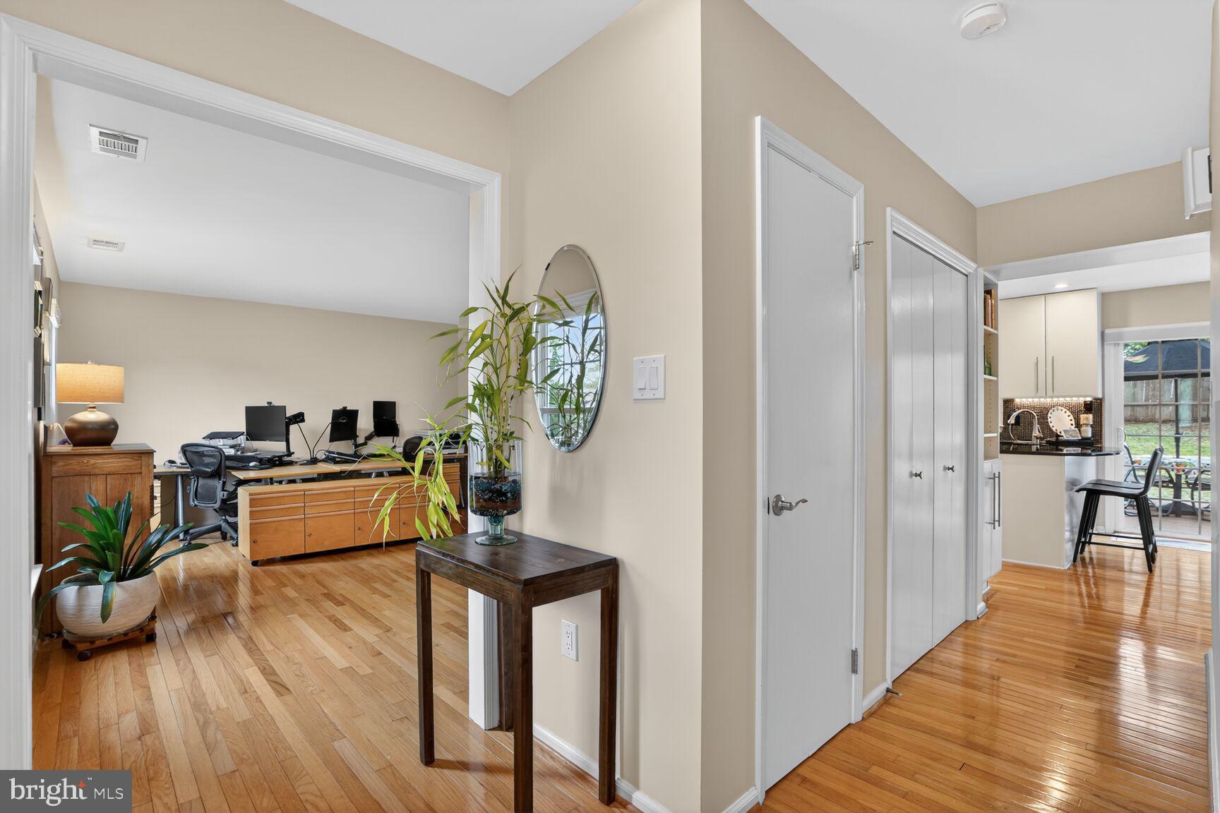 CRESTBROOK - Residential