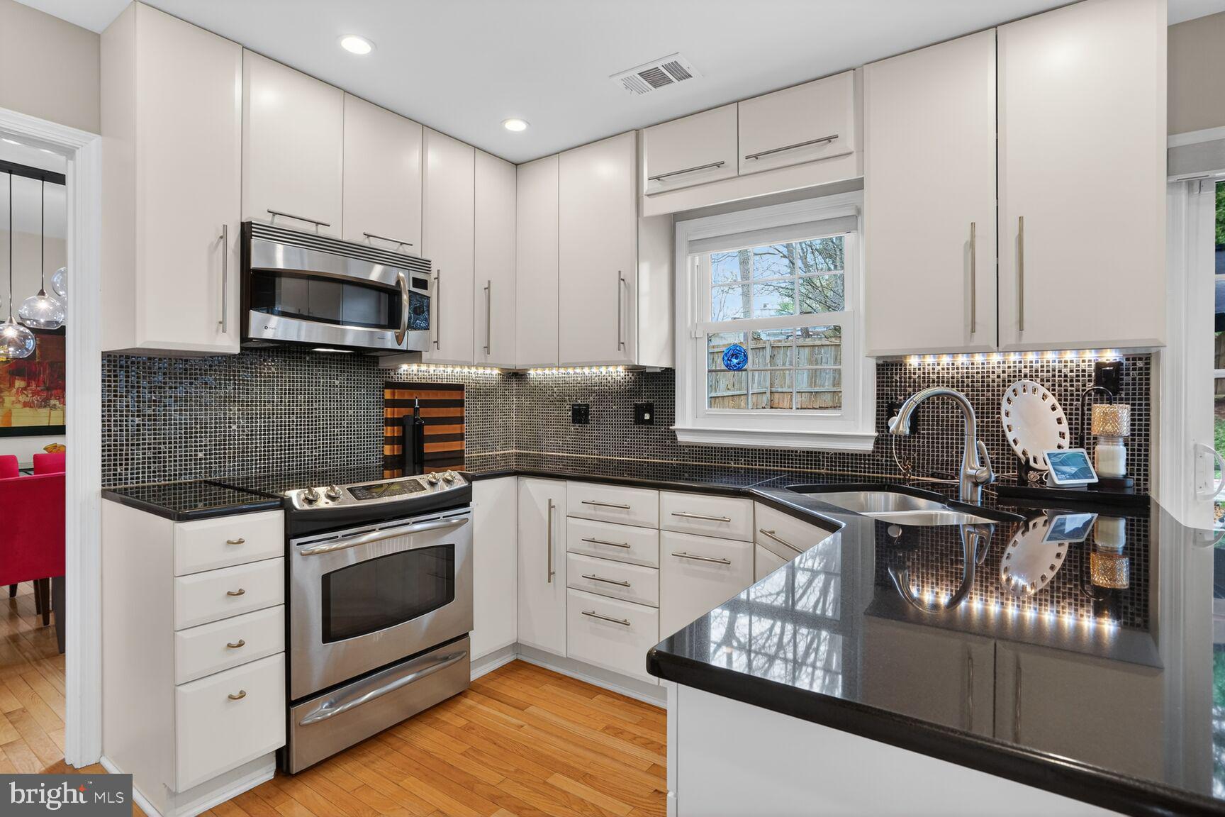 CRESTBROOK - Residential