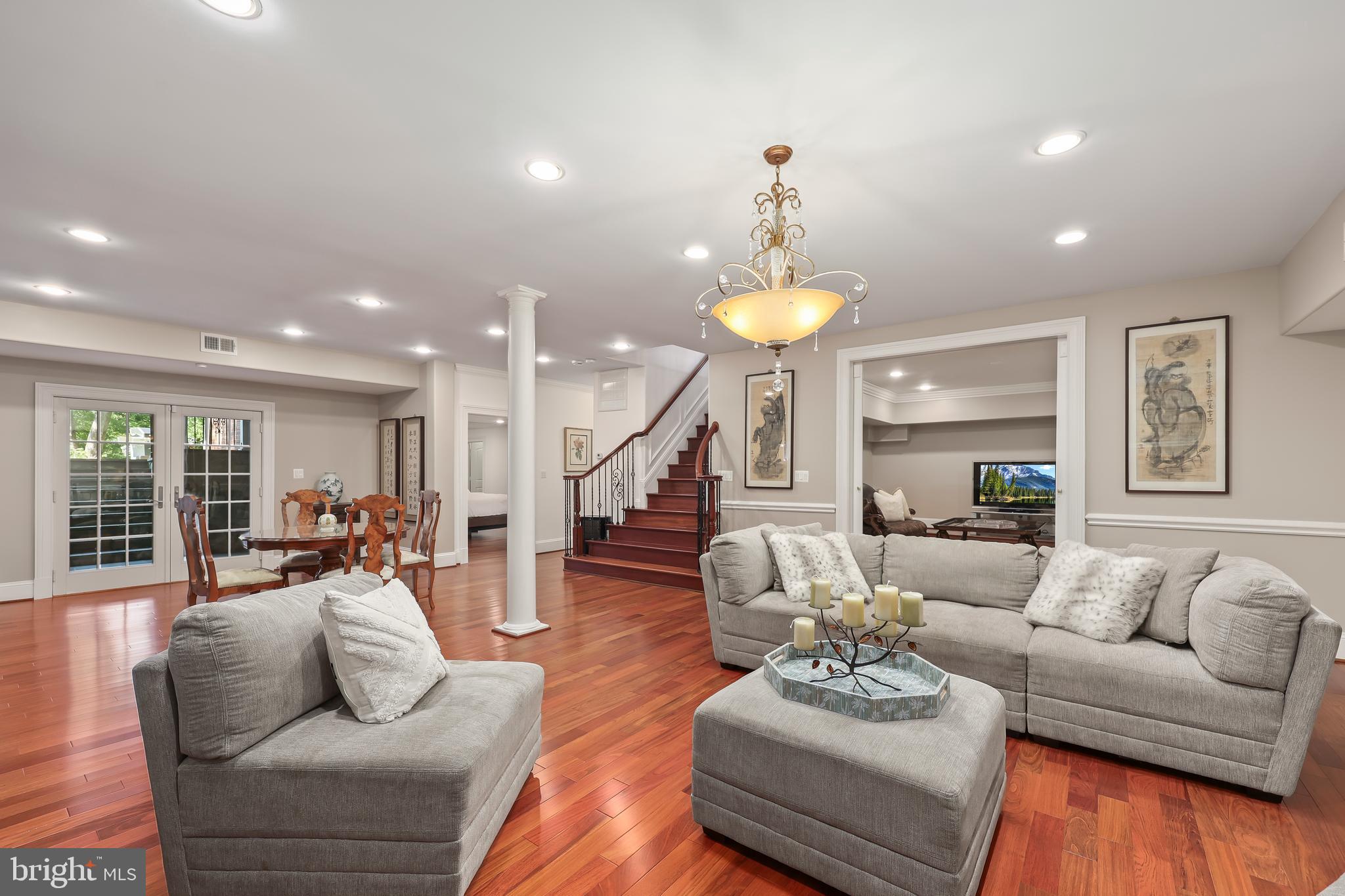 ANNANDALE ACRES - Residential