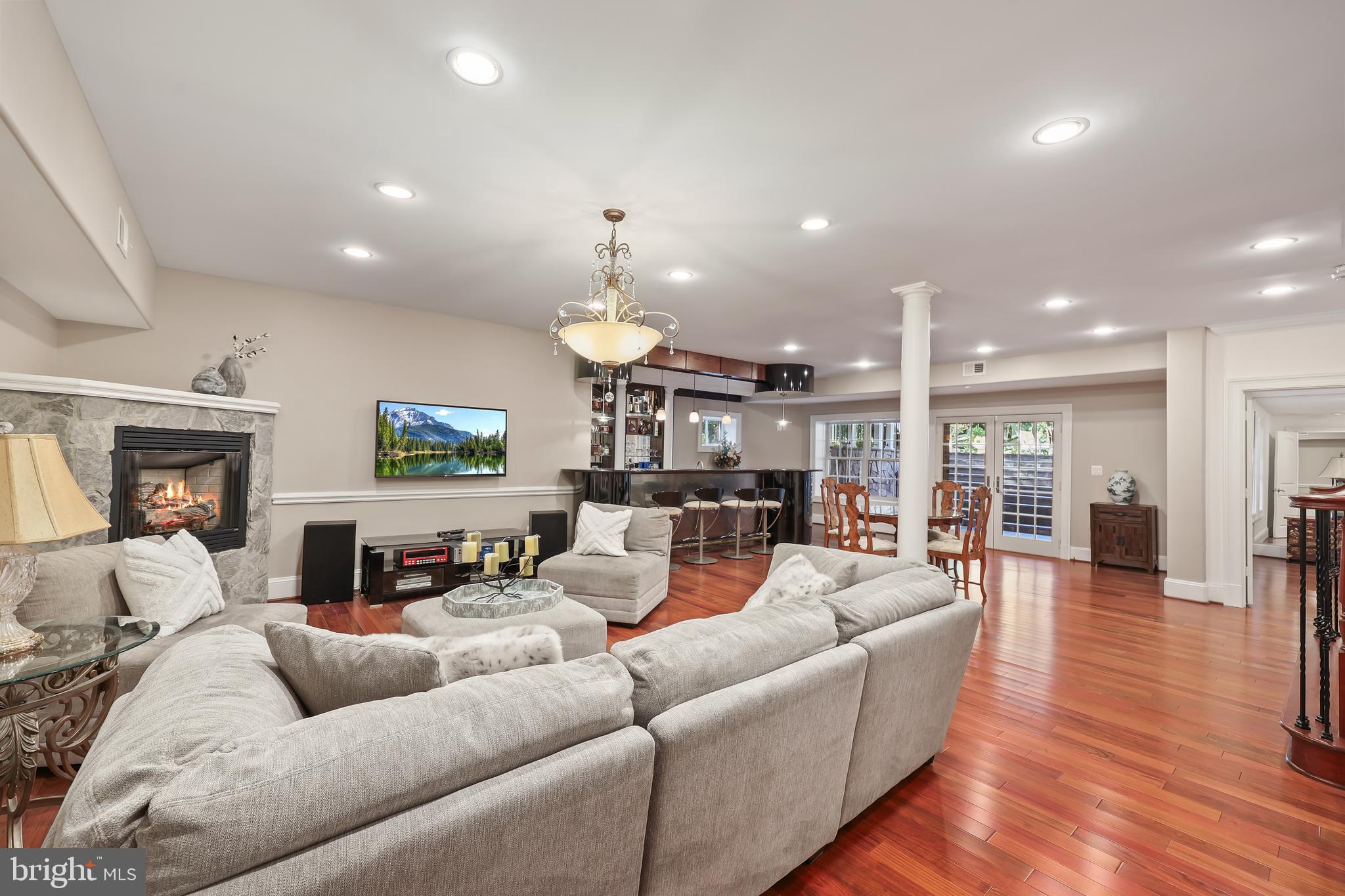 ANNANDALE ACRES - Residential