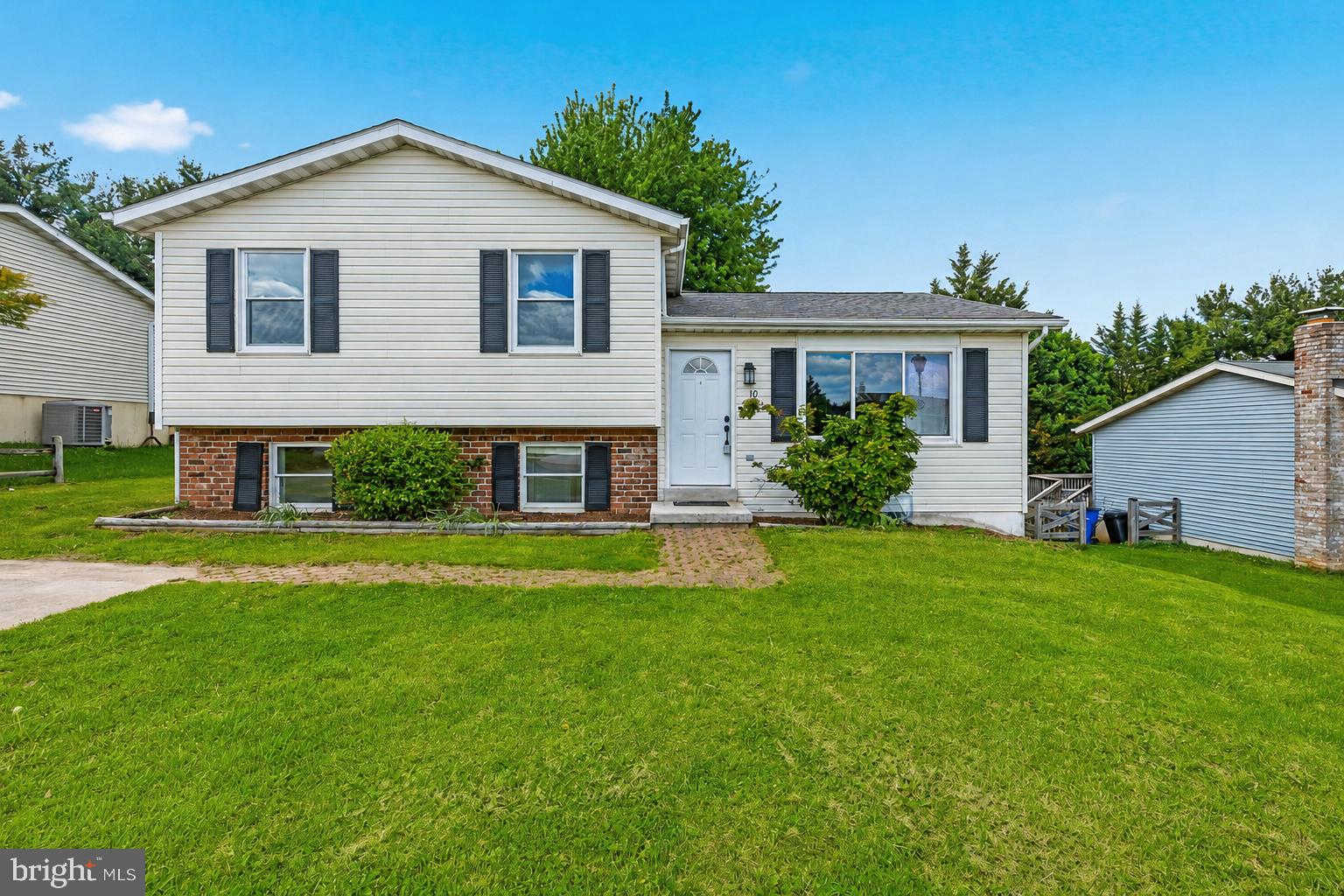 MT AIRY VILLAGE - Residential