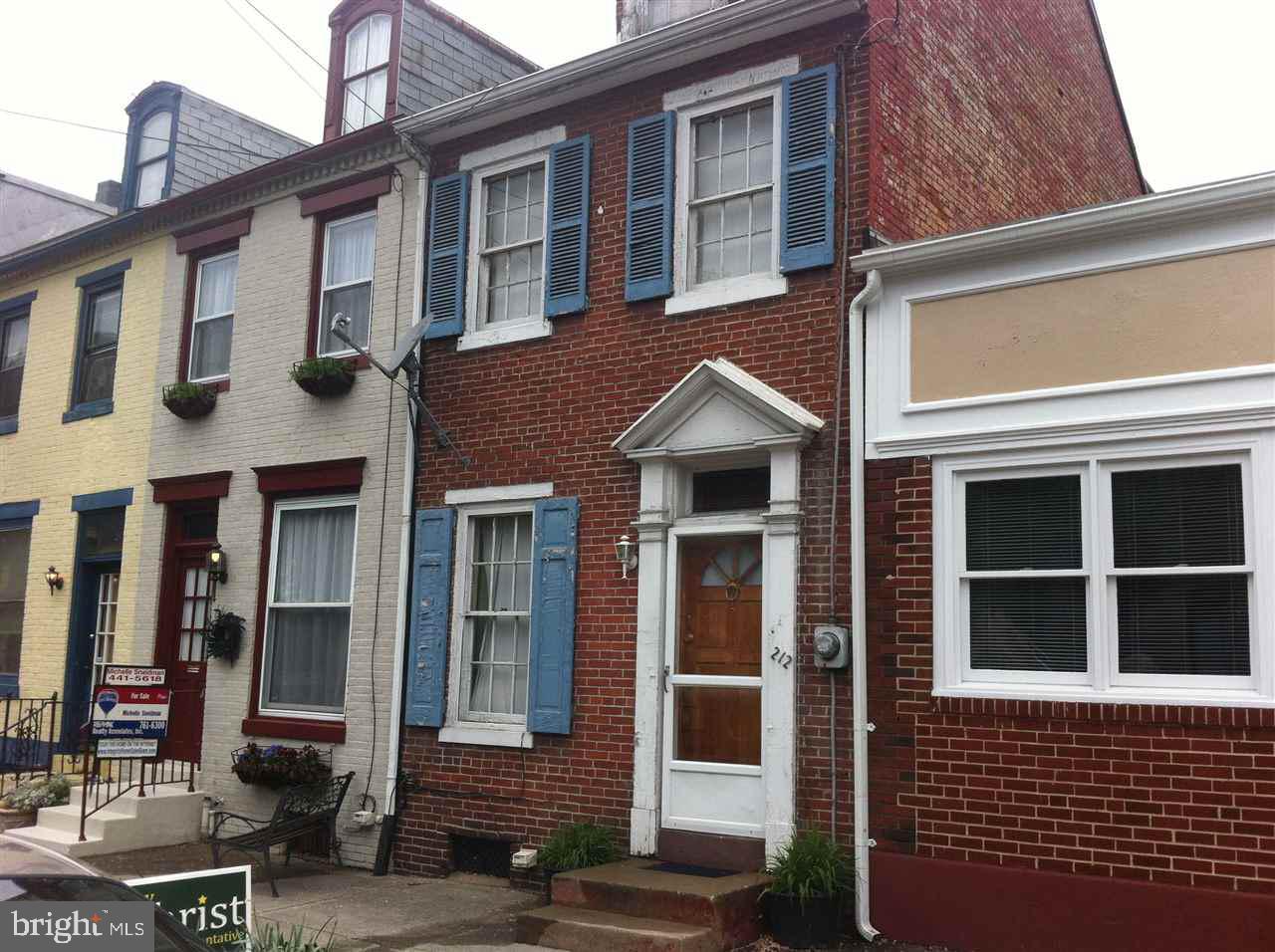 3 Bedroom home in Midtown. Some reapirs needed. Ideal home for the right buyer looking to use FHA 203K renovation loan or investor looking for a renovation project. Walk to Susquehanna River, Restaurant Row or Downtown. Two Blocks from Farmers Market!